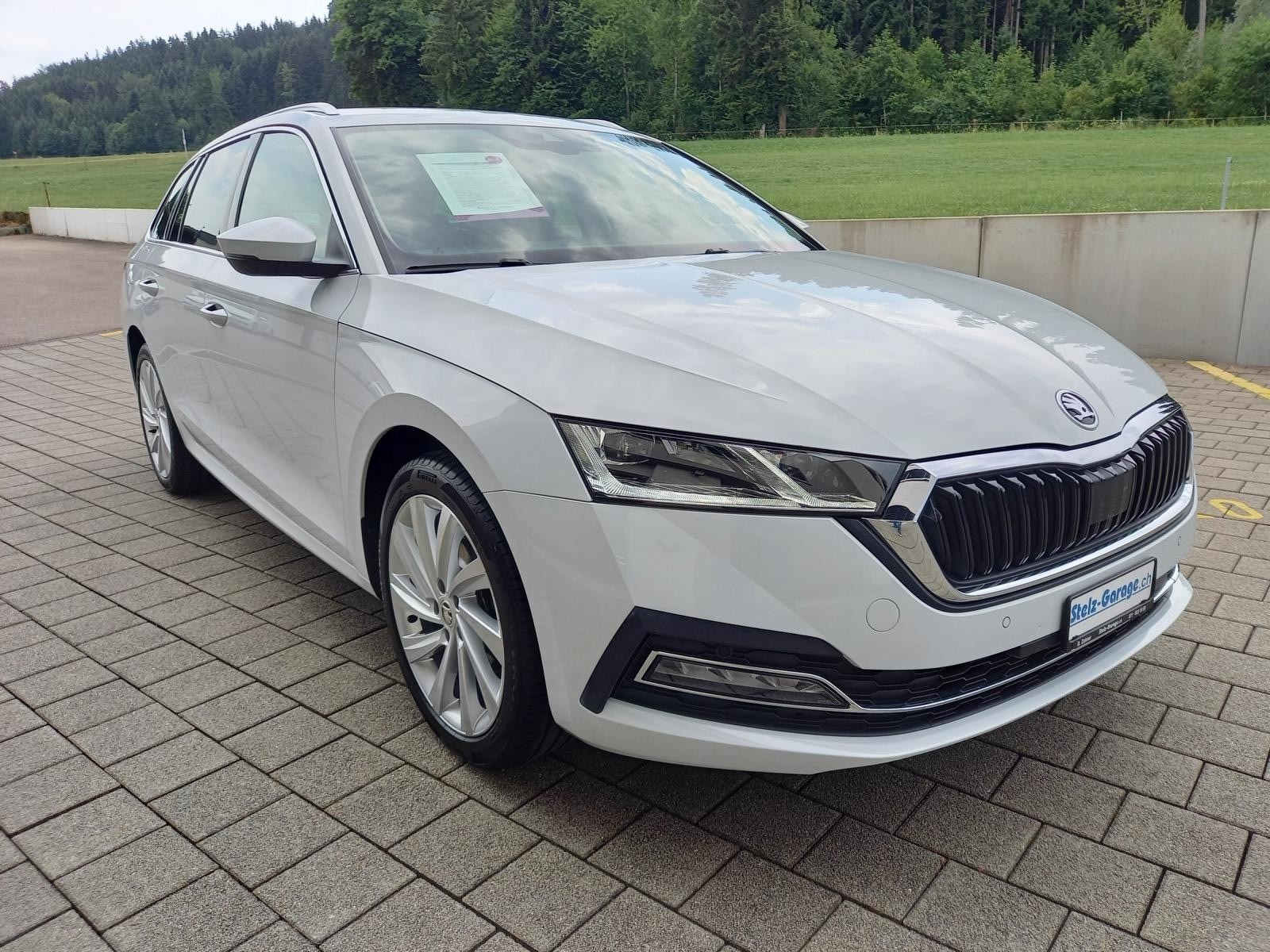 SKODA Octavia Combi 2.0 TDI DSG Style-showroom-element-3