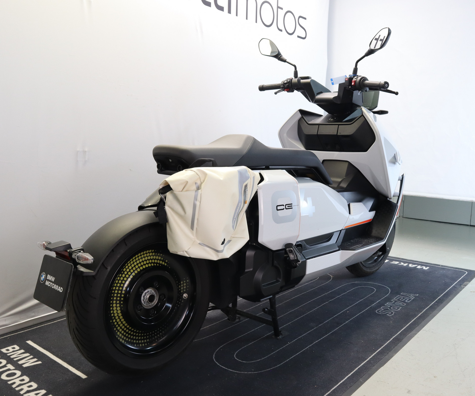 BMW CE 04-image-3