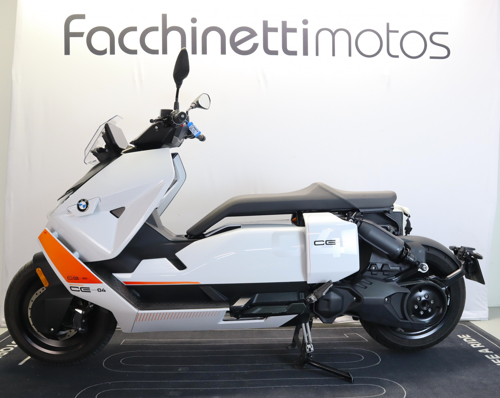 BMW CE 04-image-1