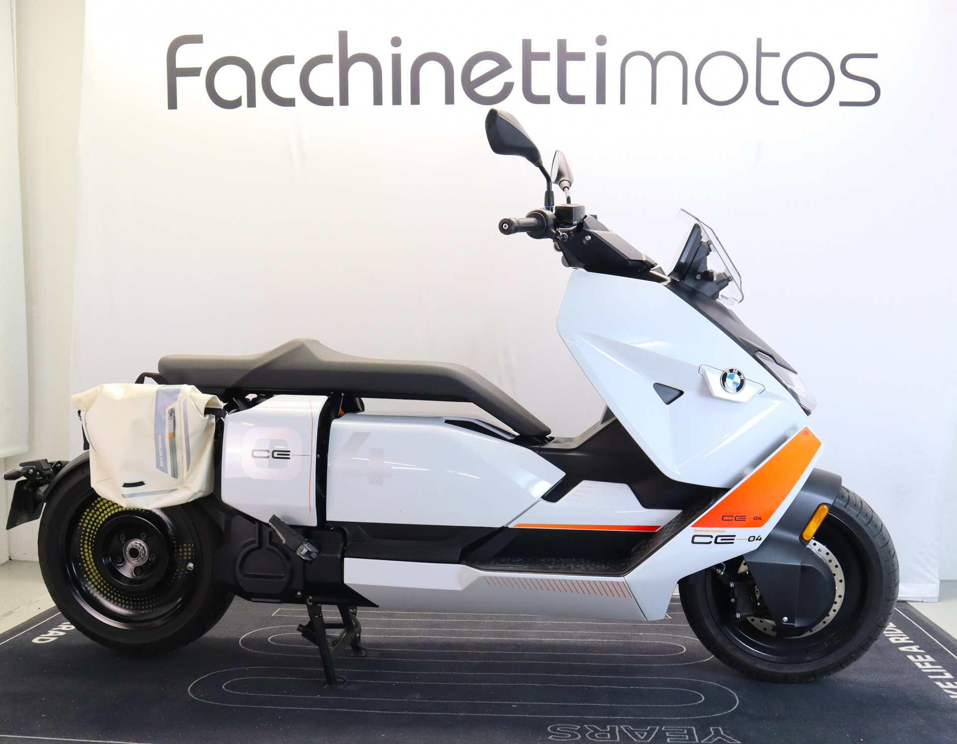 BMW CE 04-image-0