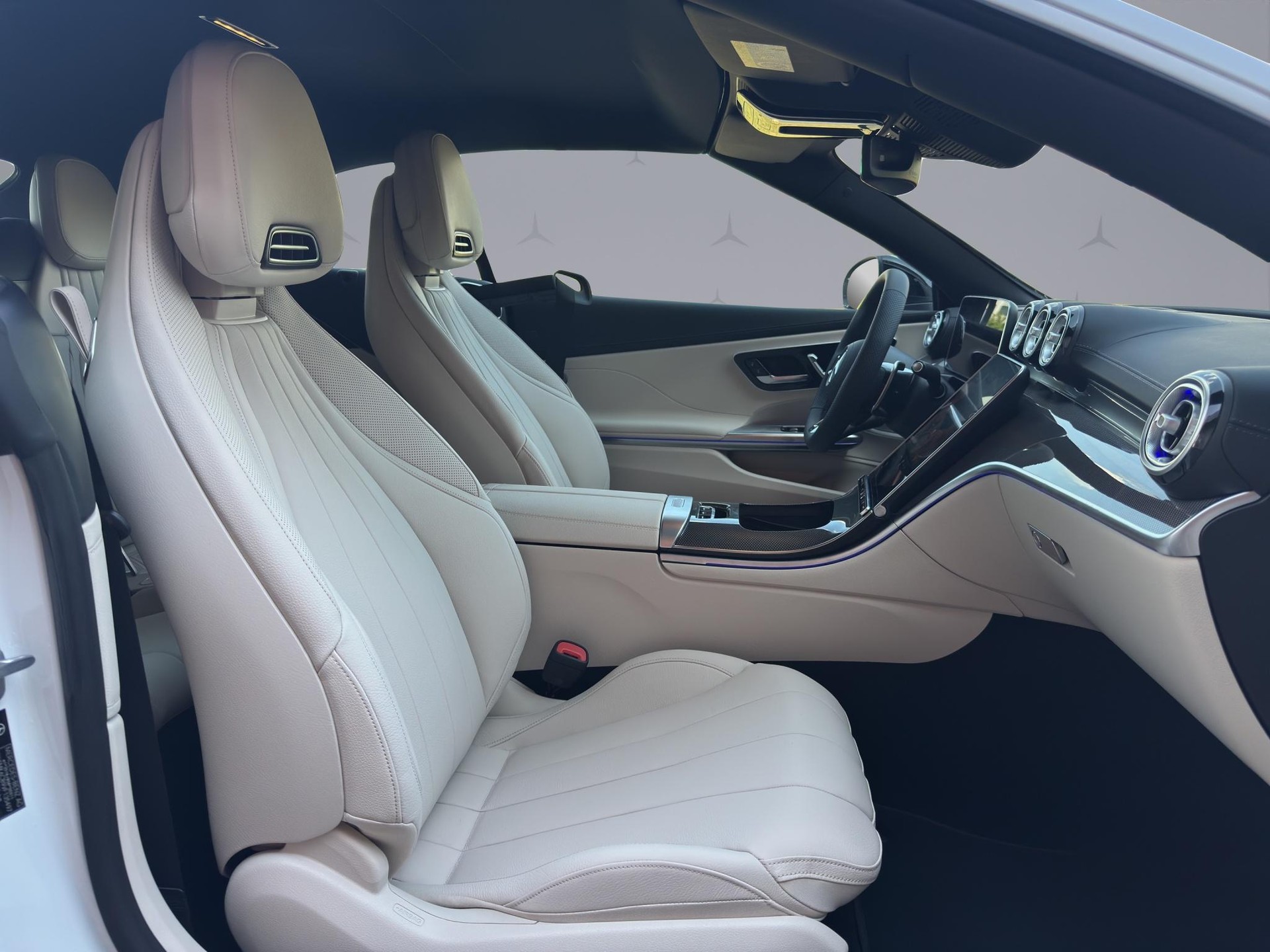 MERCEDES-BENZ CLE 53 AMG 4matic+ Cabriolet-image-16