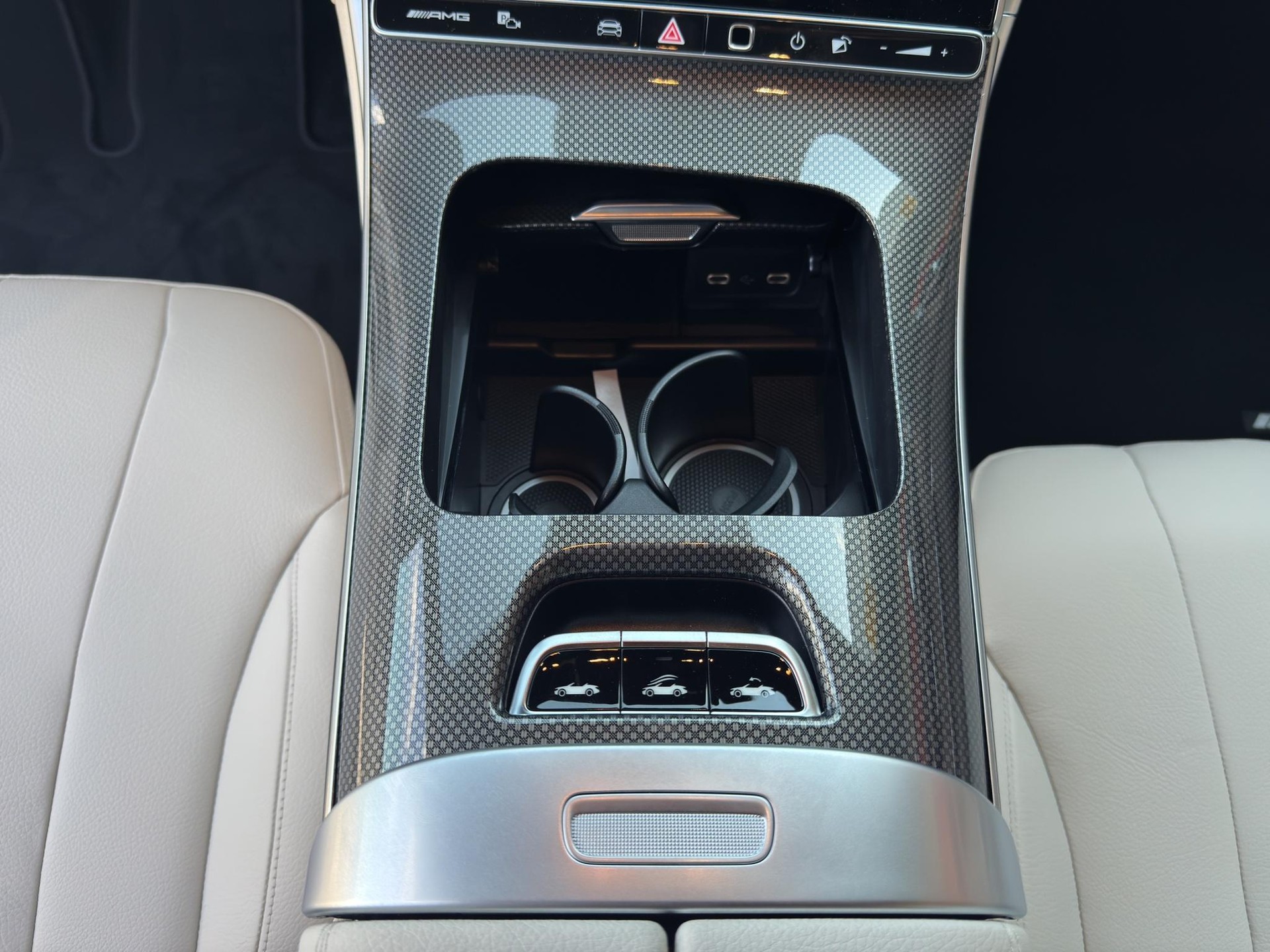 MERCEDES-BENZ CLE 53 AMG 4matic+ Cabriolet-image-14