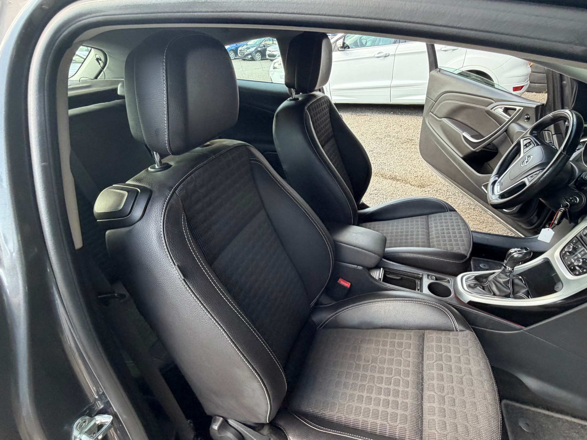 OPEL Astra GTC 1.4i 16V Turbo Sport-image-9