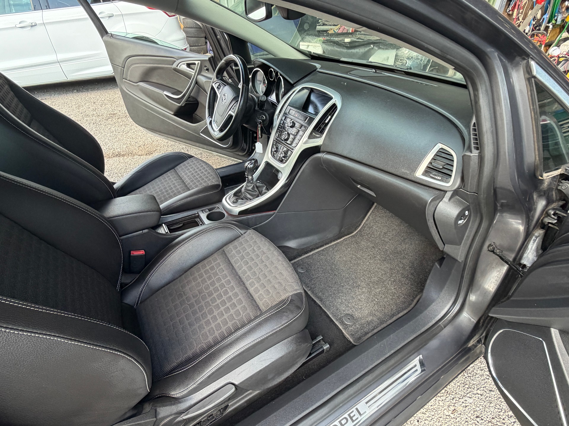 OPEL Astra GTC 1.4i 16V Turbo Sport-image-7