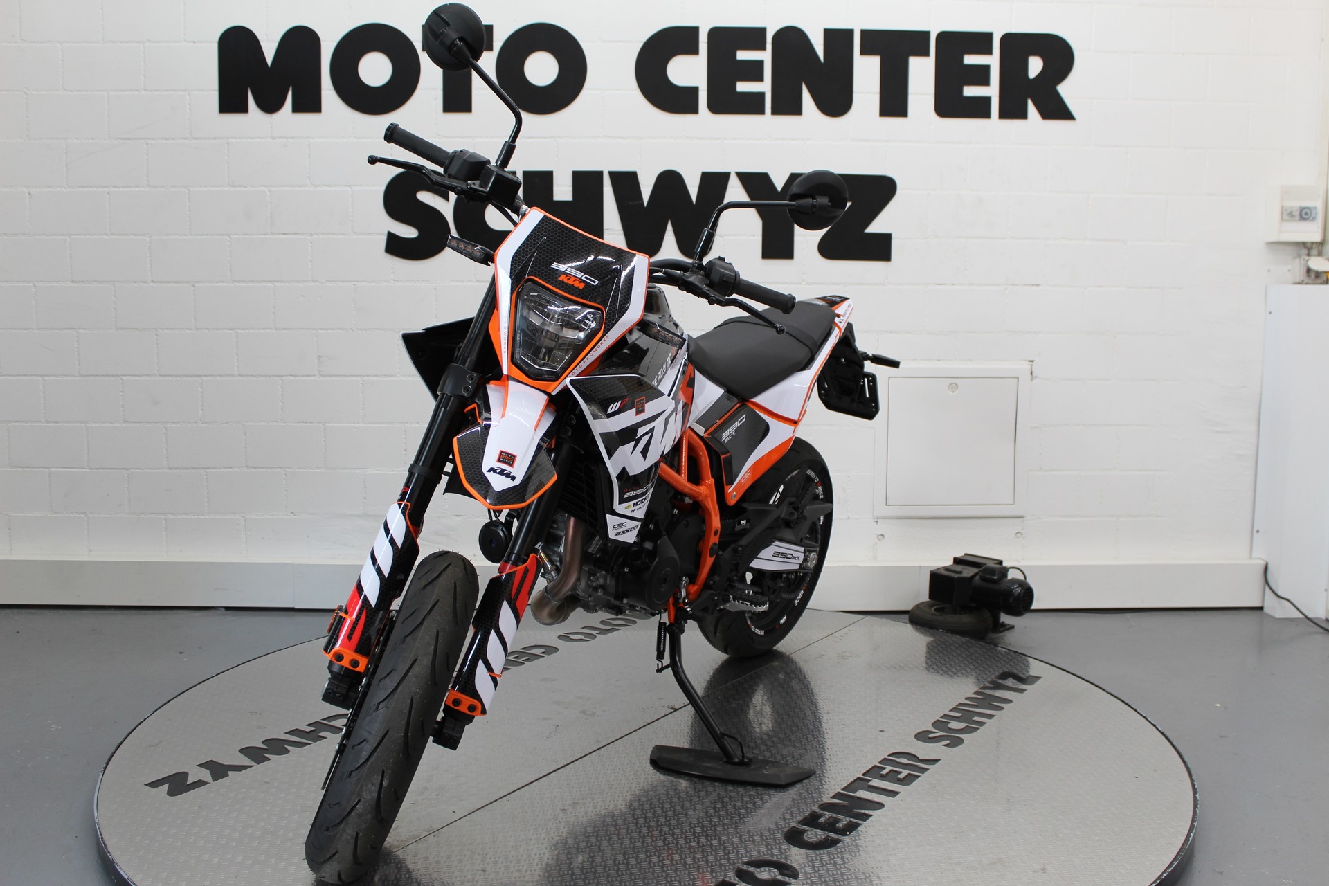 KTM 390 SMC R-image-3