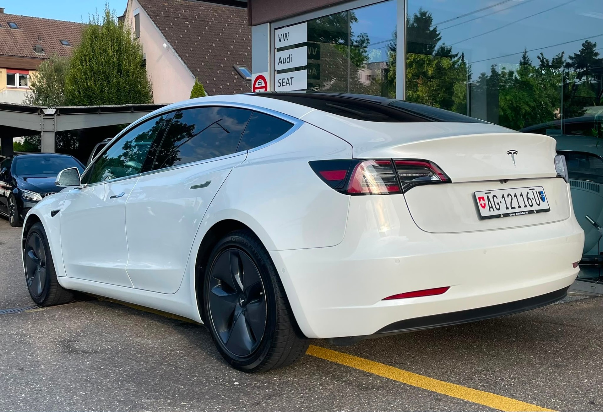 TESLA Model 3 Standard Range Plus 409 km (WLTP) 325PS SOH 87% CH-Auto mit Werksgarantie-image-2