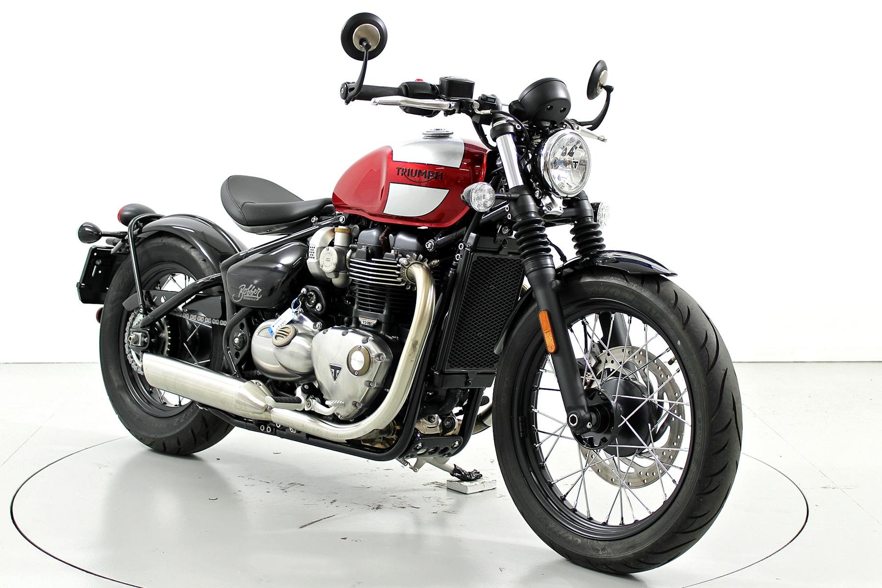 TRIUMPH Bonneville Bobber-image-1