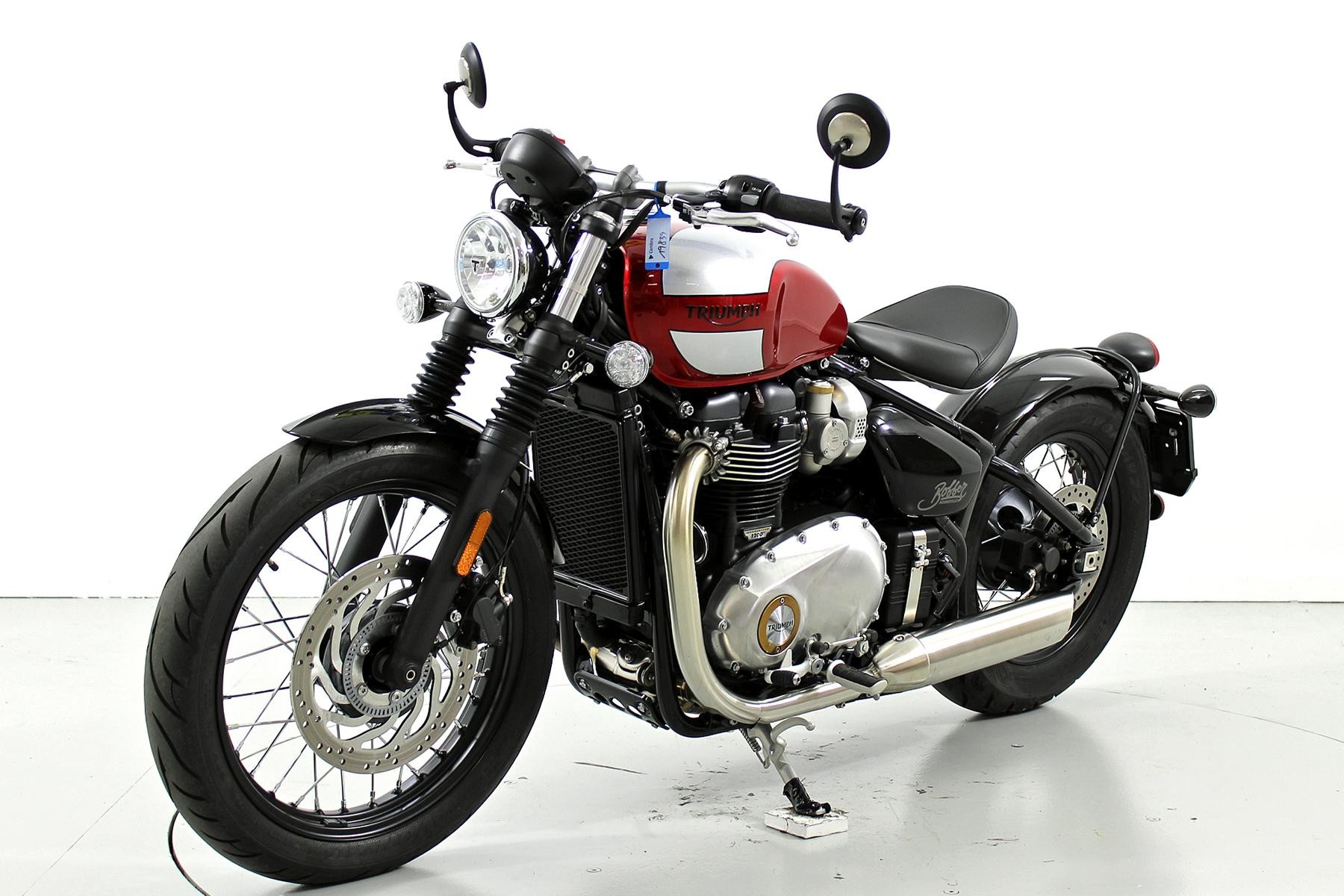 TRIUMPH Bonneville Bobber-image-2