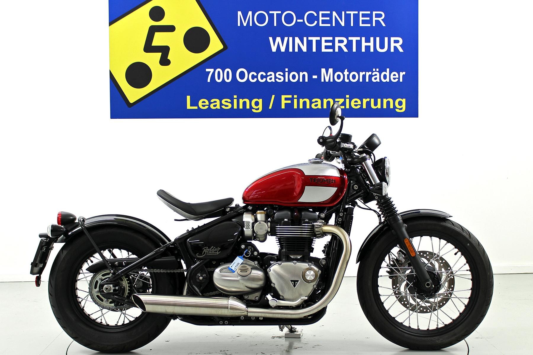 TRIUMPH Bonneville Bobber-image-0