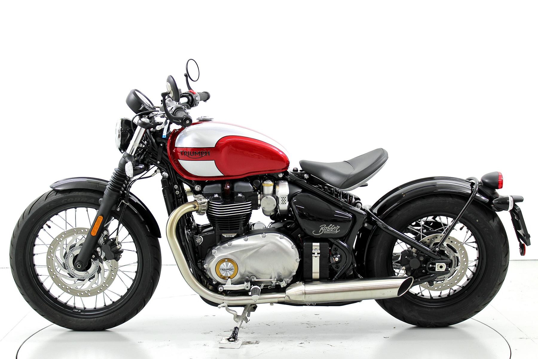 TRIUMPH Bonneville Bobber-image-4