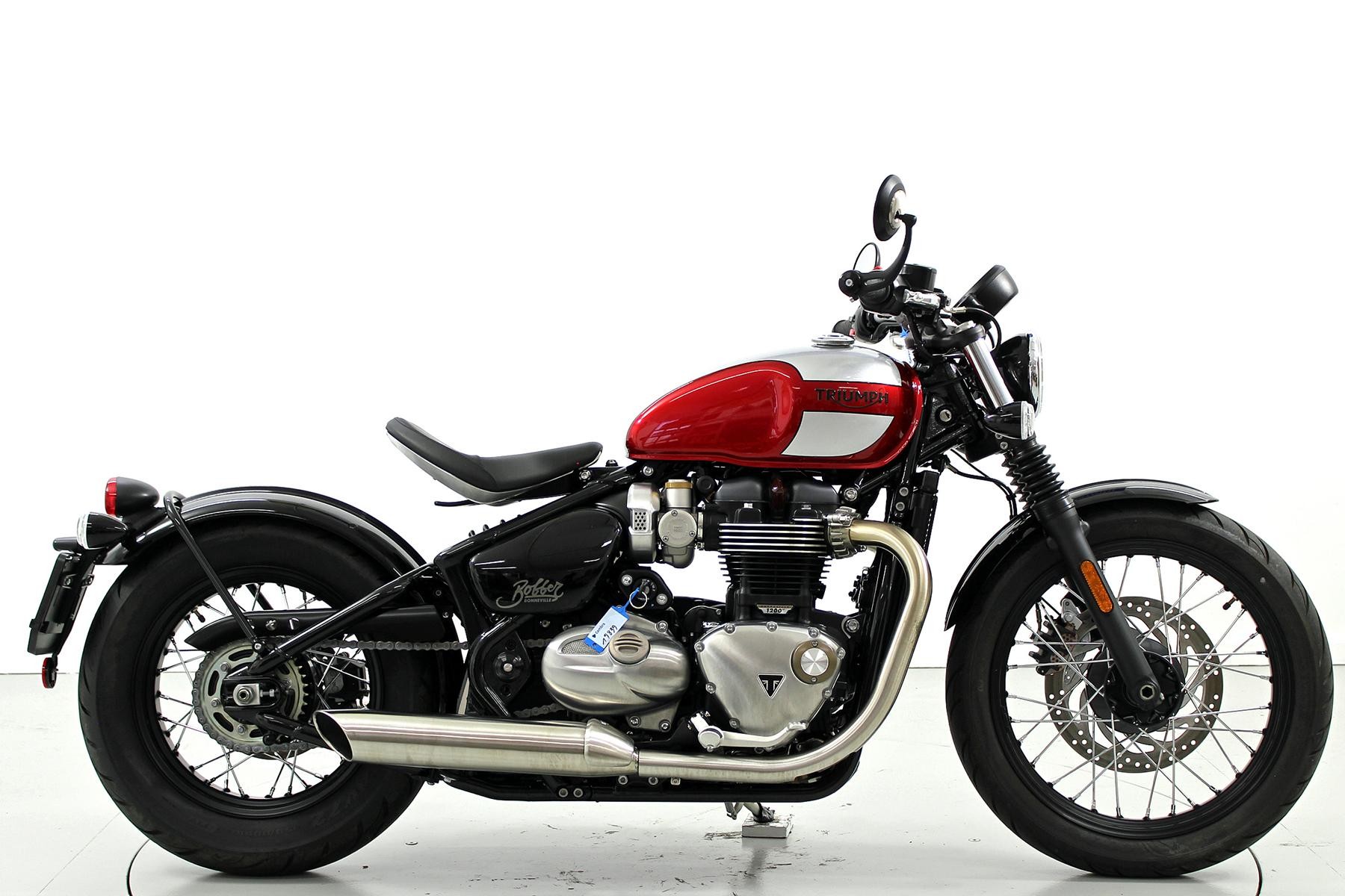 TRIUMPH Bonneville Bobber-image-3
