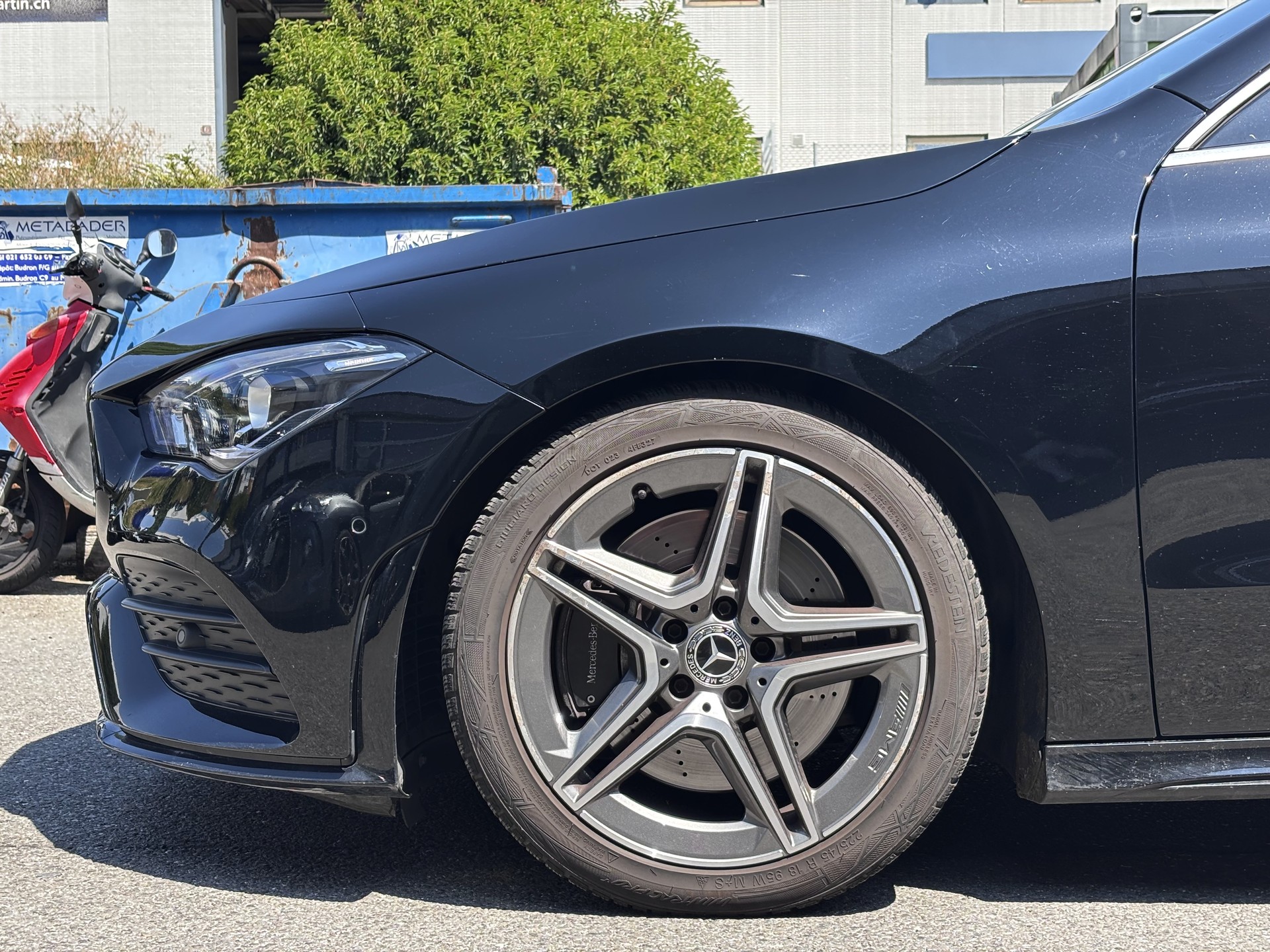 MERCEDES-BENZ CLA Shooting Brake 220 7G-DCT AMG Line-image-9