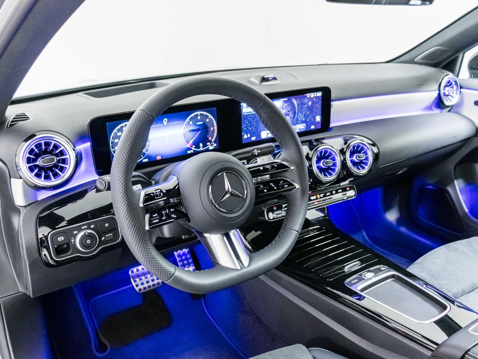 MERCEDES-BENZ A 220 d-image-9