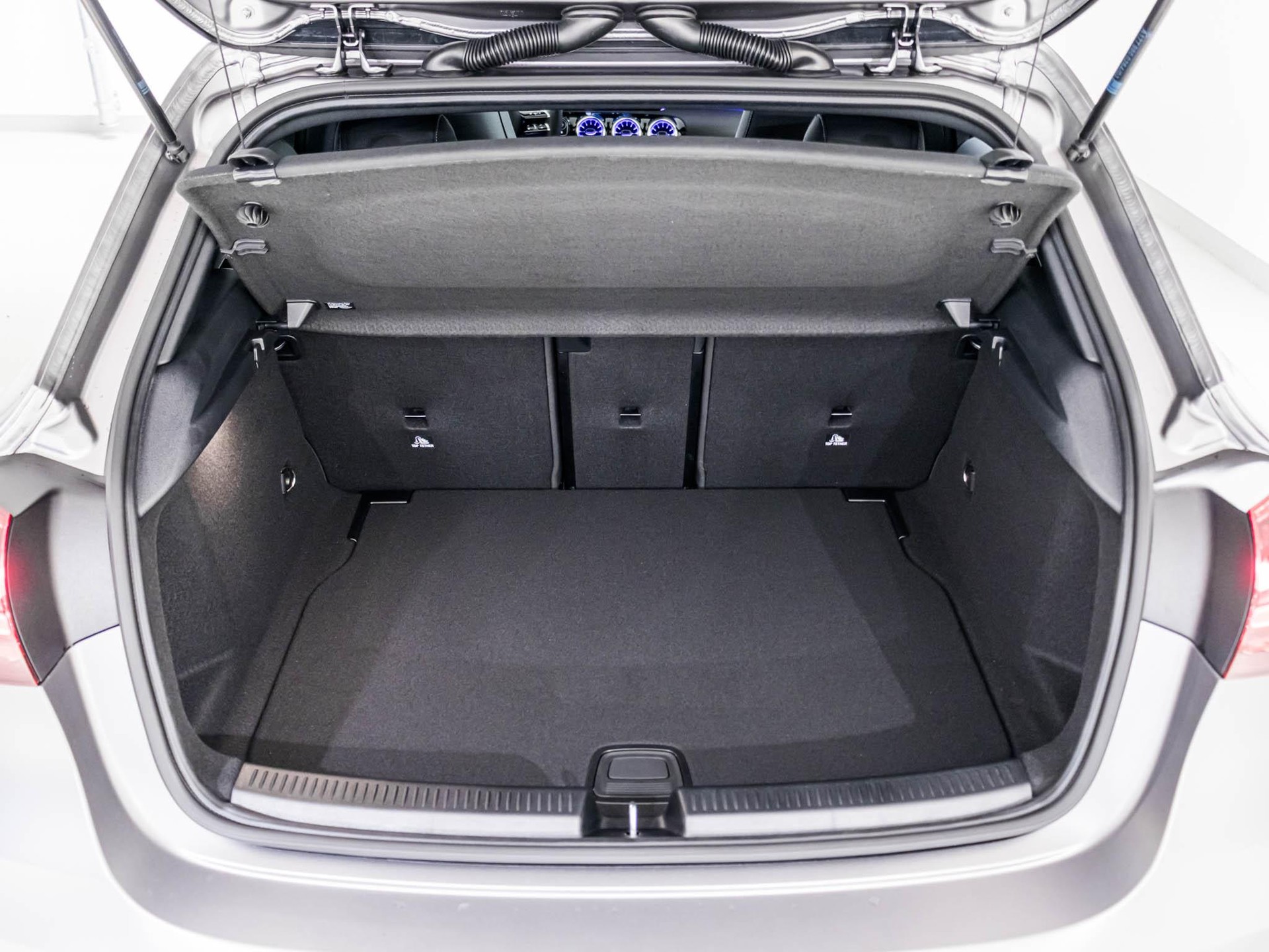 MERCEDES-BENZ A 220 d-image-13