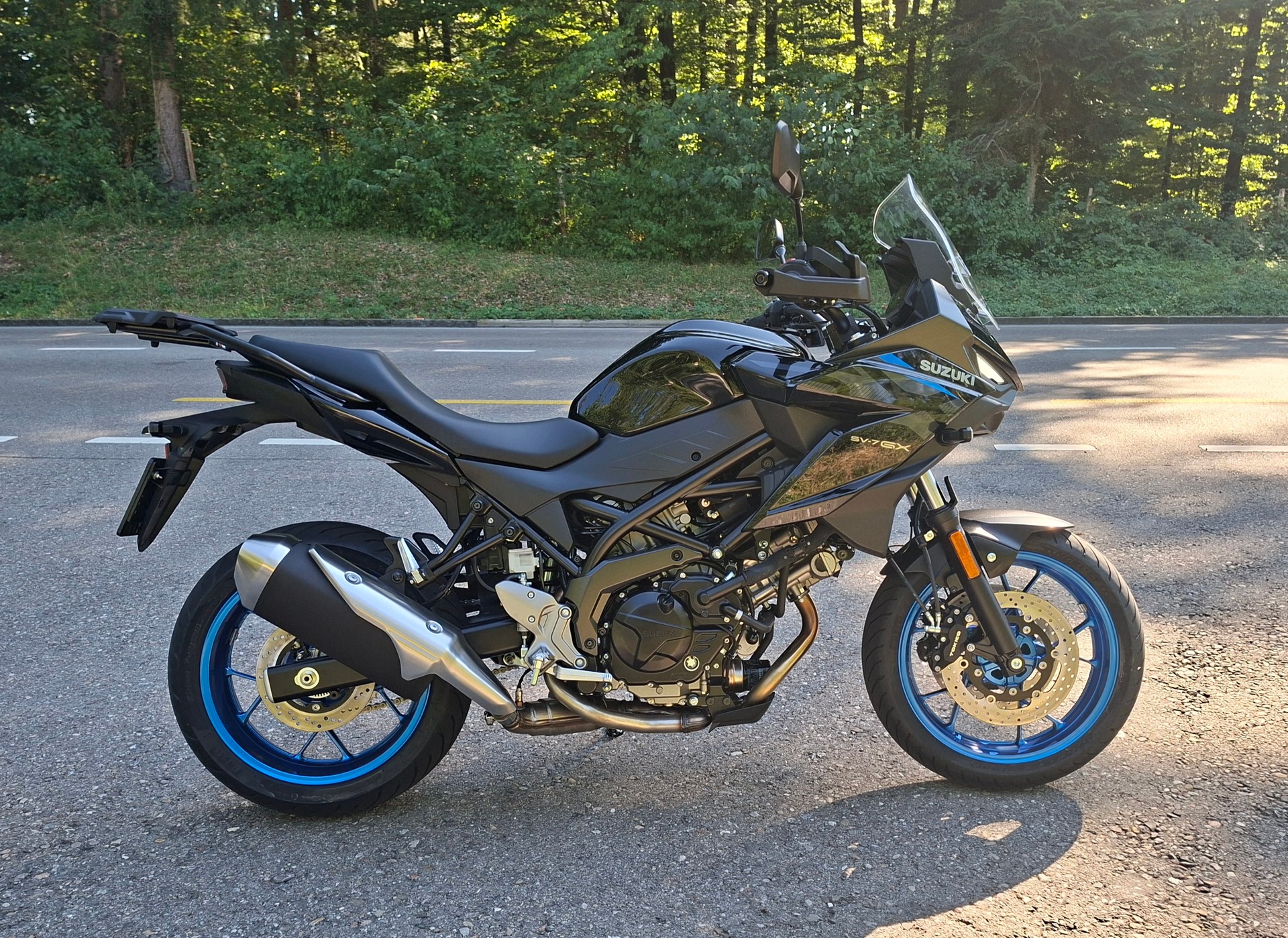 SUZUKI SV 7GX-showroom-element-1