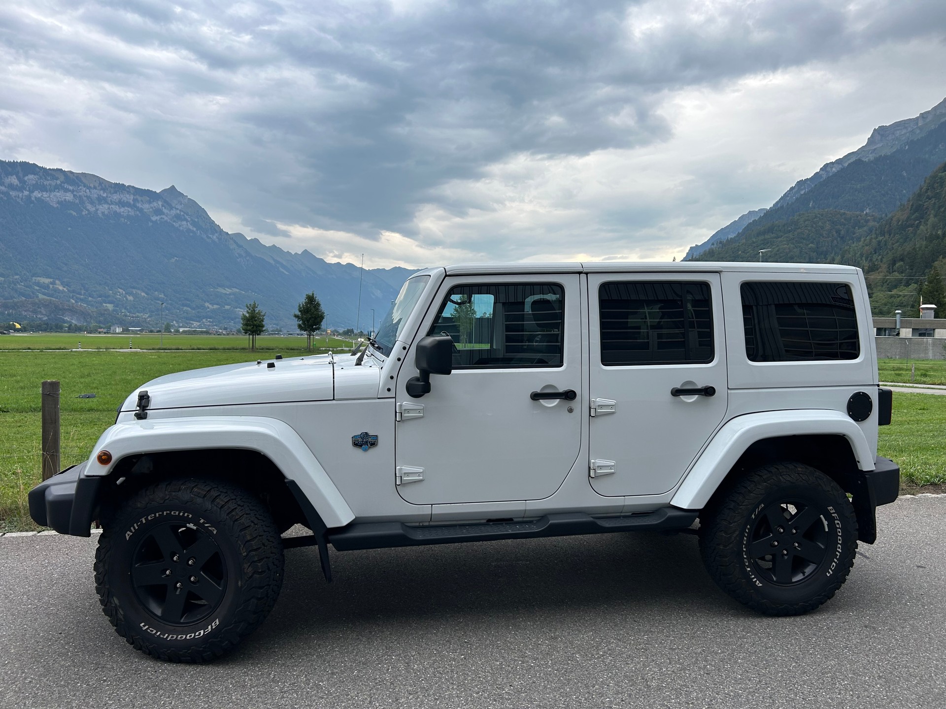 JEEP Wrangler 2.8CRD Unlimited Automatic-image-3