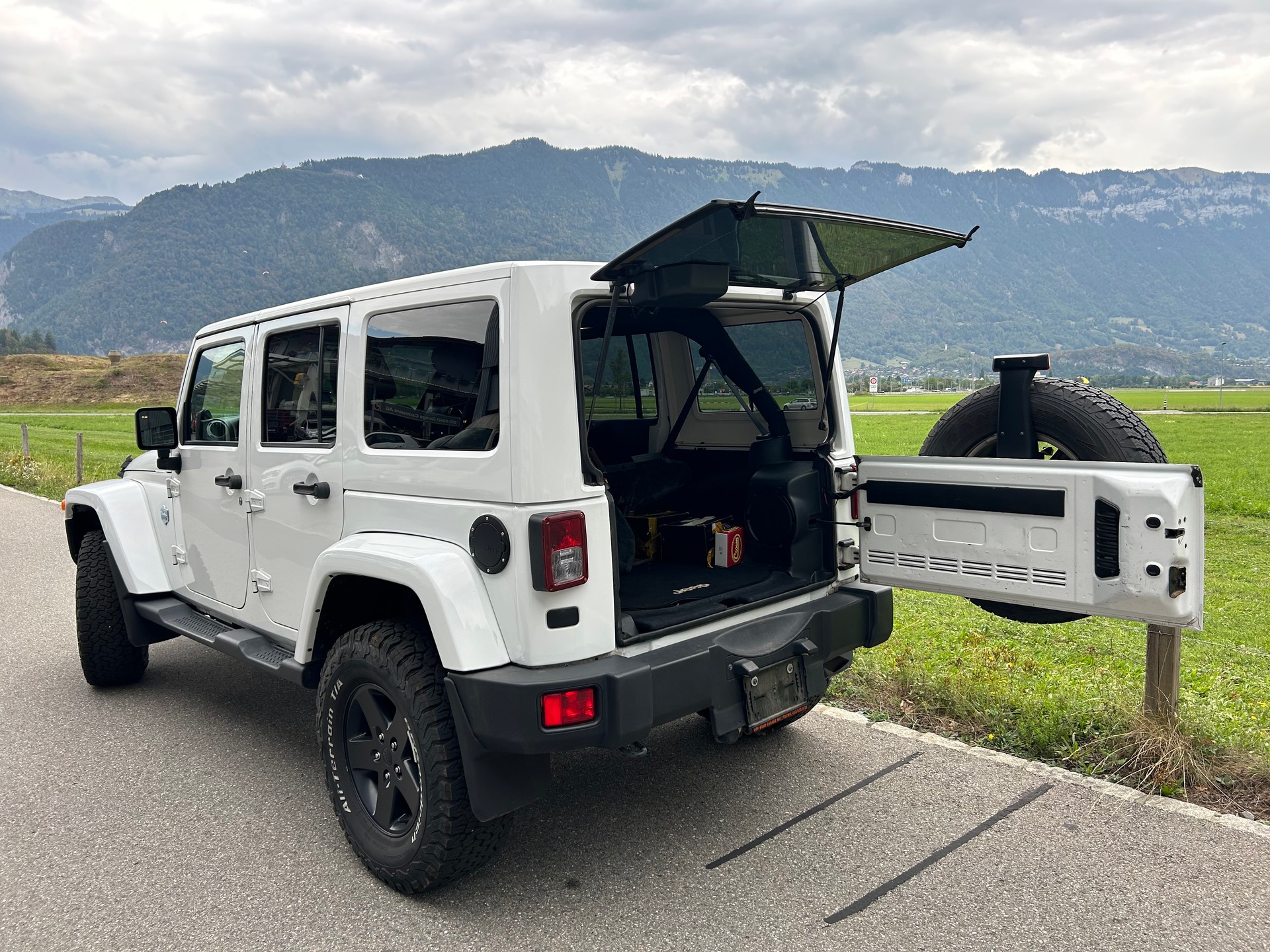 JEEP Wrangler 2.8CRD Unlimited Automatic-image-12