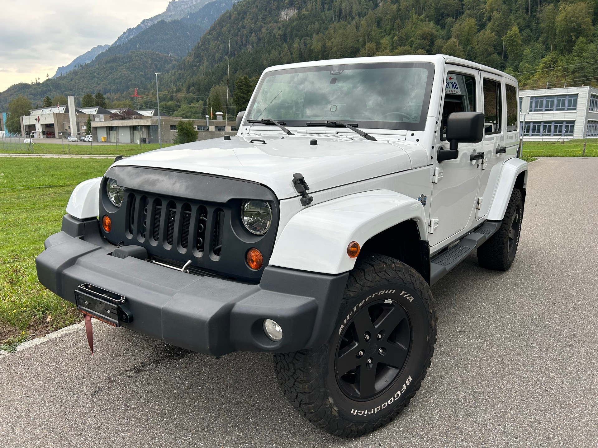 JEEP Wrangler 2.8CRD Unlimited Automatic-image-1