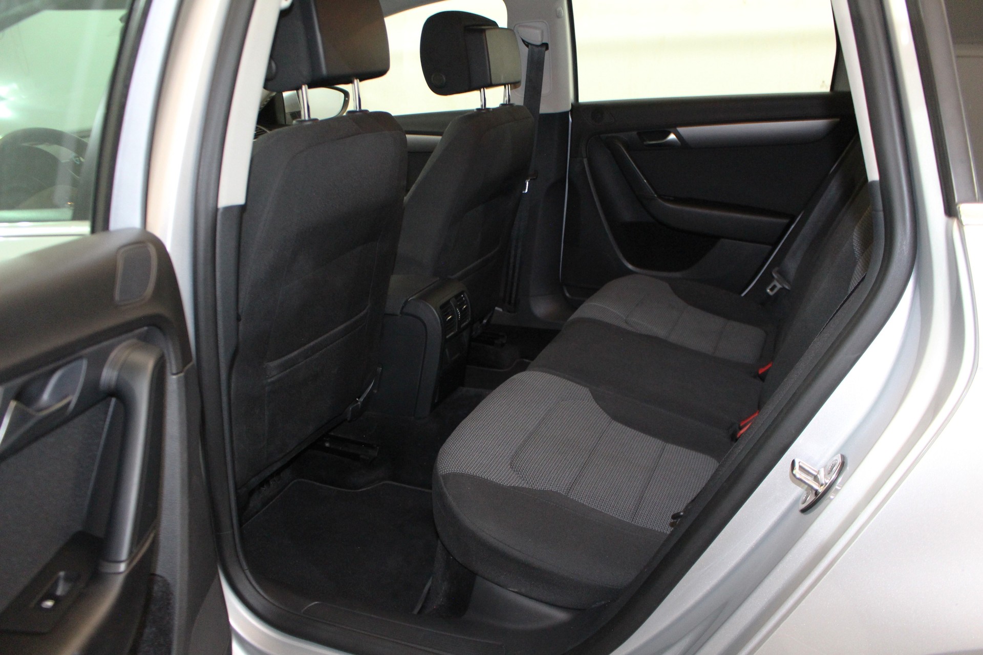 VW Passat Variant 2.0 TDI 140 BlueMT Comfl. DSG-image-7
