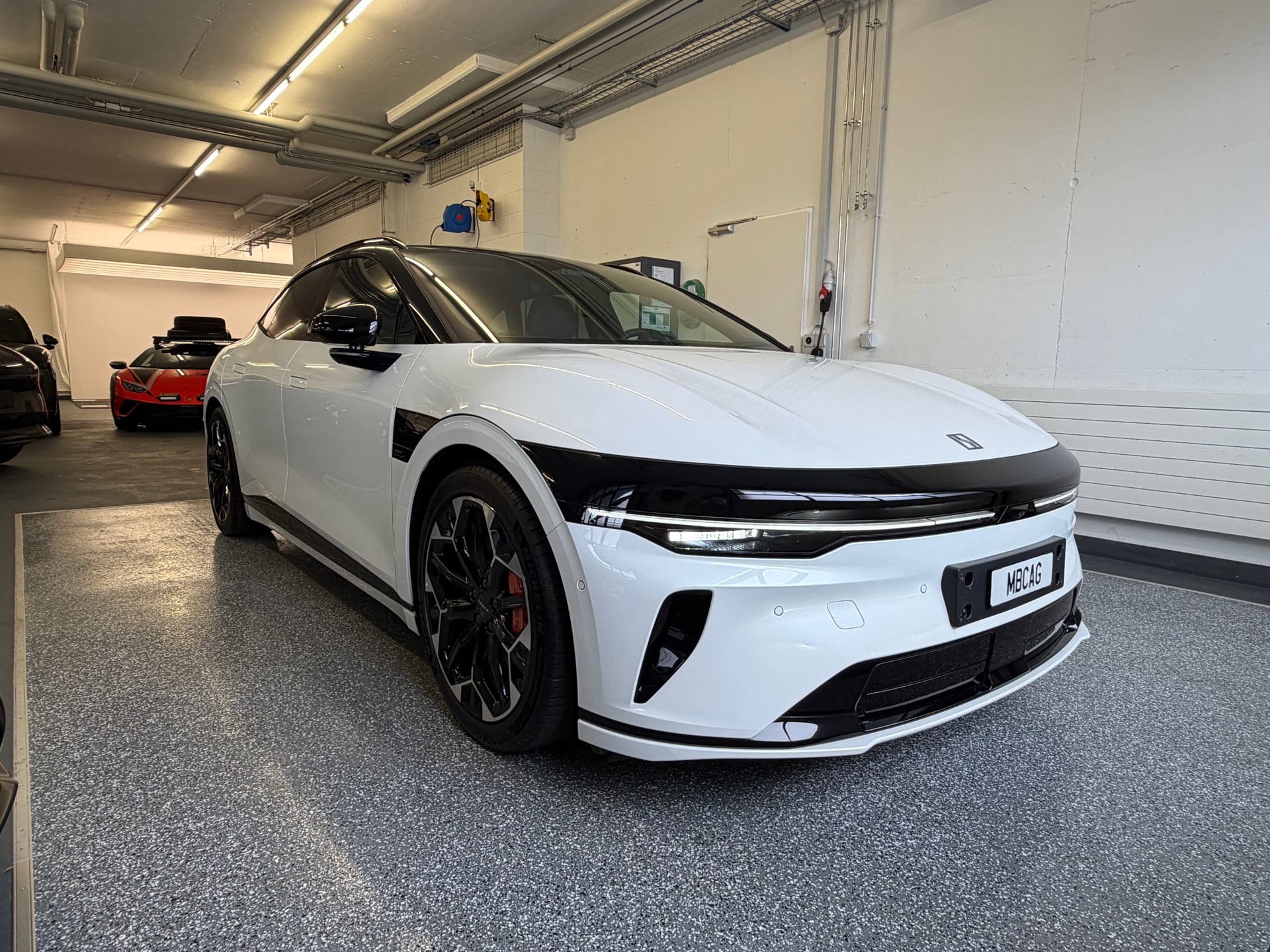 ZEEKR 7GT 100kWh Prvilege Launch Edition AWD "Crystal White"-image-13