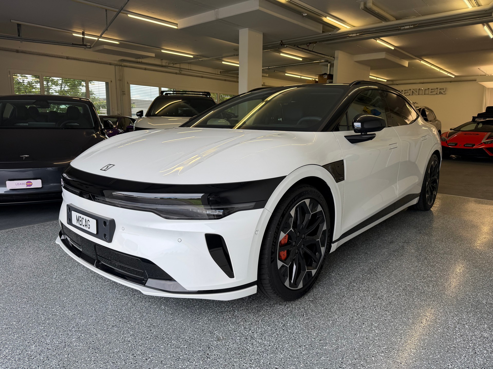 ZEEKR 7GT 100kWh Prvilege Launch Edition AWD "Crystal White"-showroom-element-1