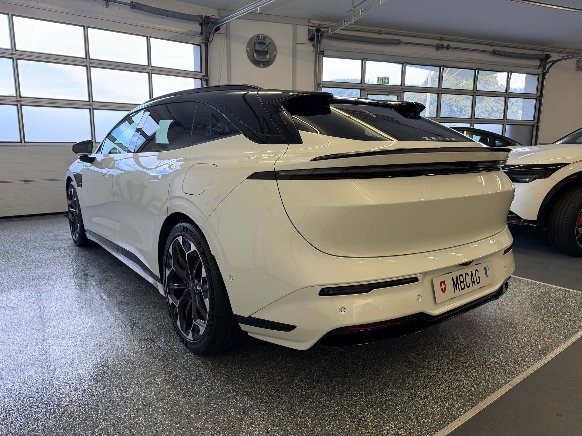 ZEEKR 7GT 100kWh Prvilege Launch Edition AWD "Crystal White"-image-6