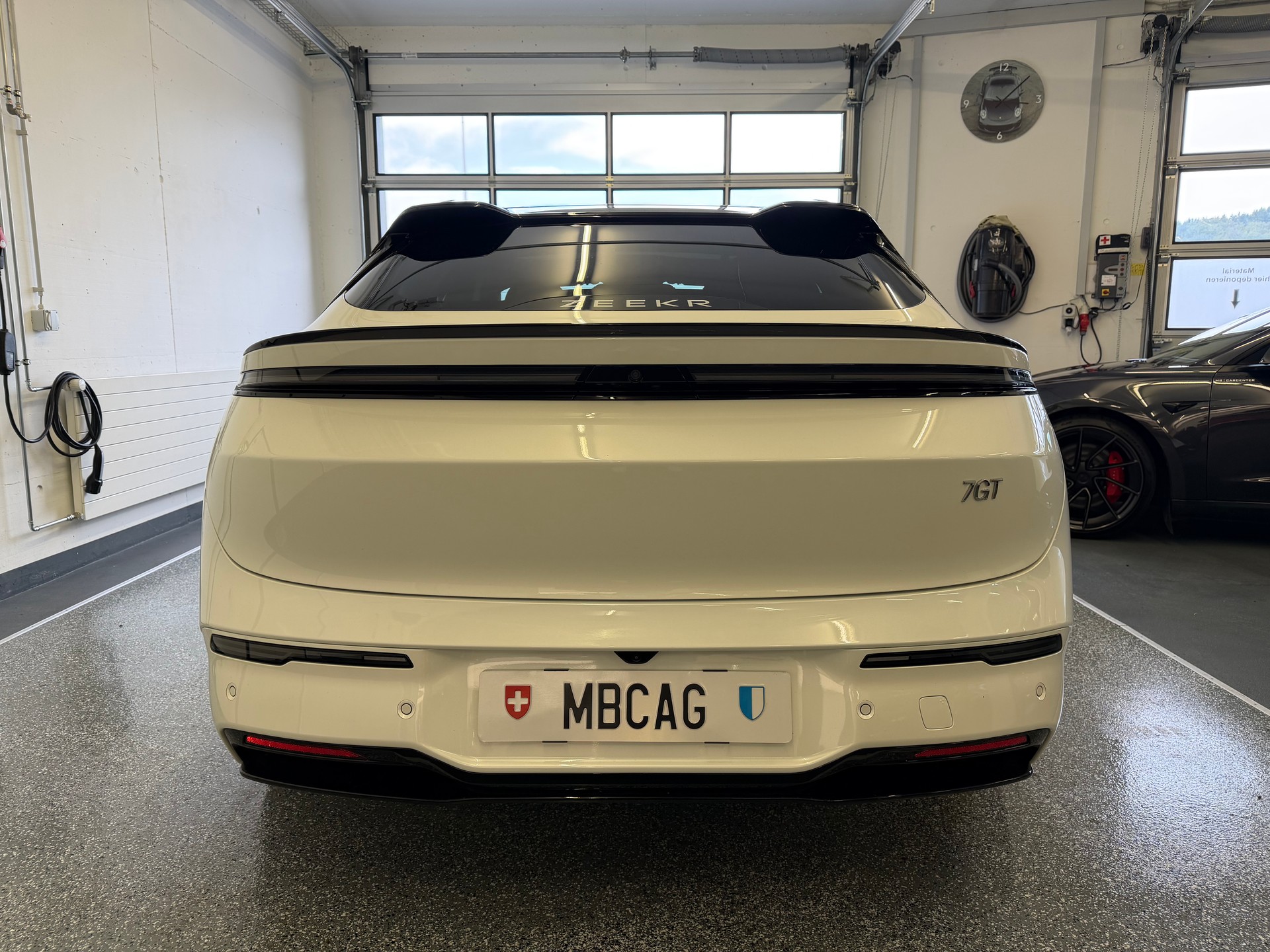 ZEEKR 7GT 100kWh Prvilege Launch Edition AWD "Crystal White"-image-8