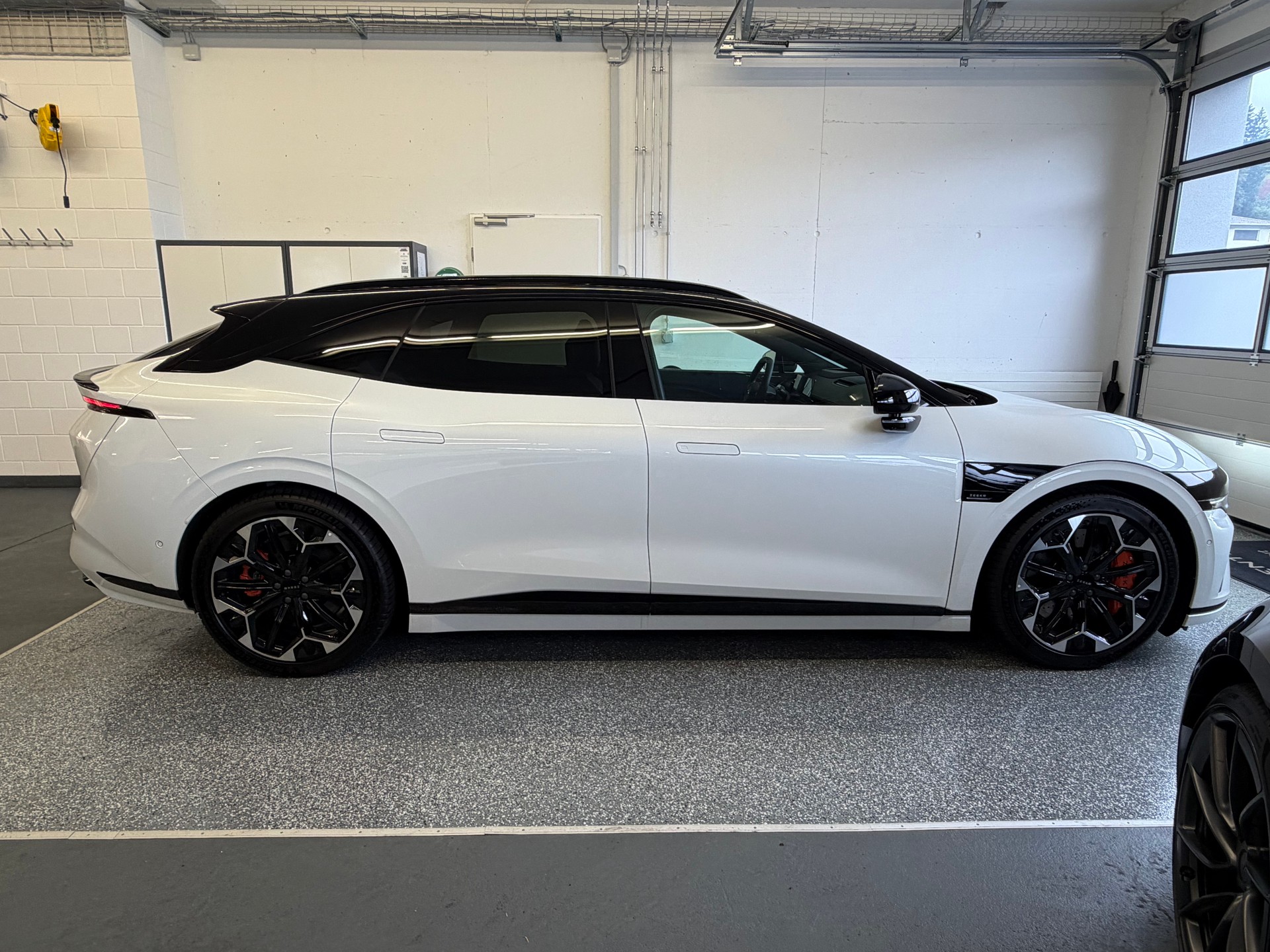 ZEEKR 7GT 100kWh Prvilege Launch Edition AWD "Crystal White"-image-12