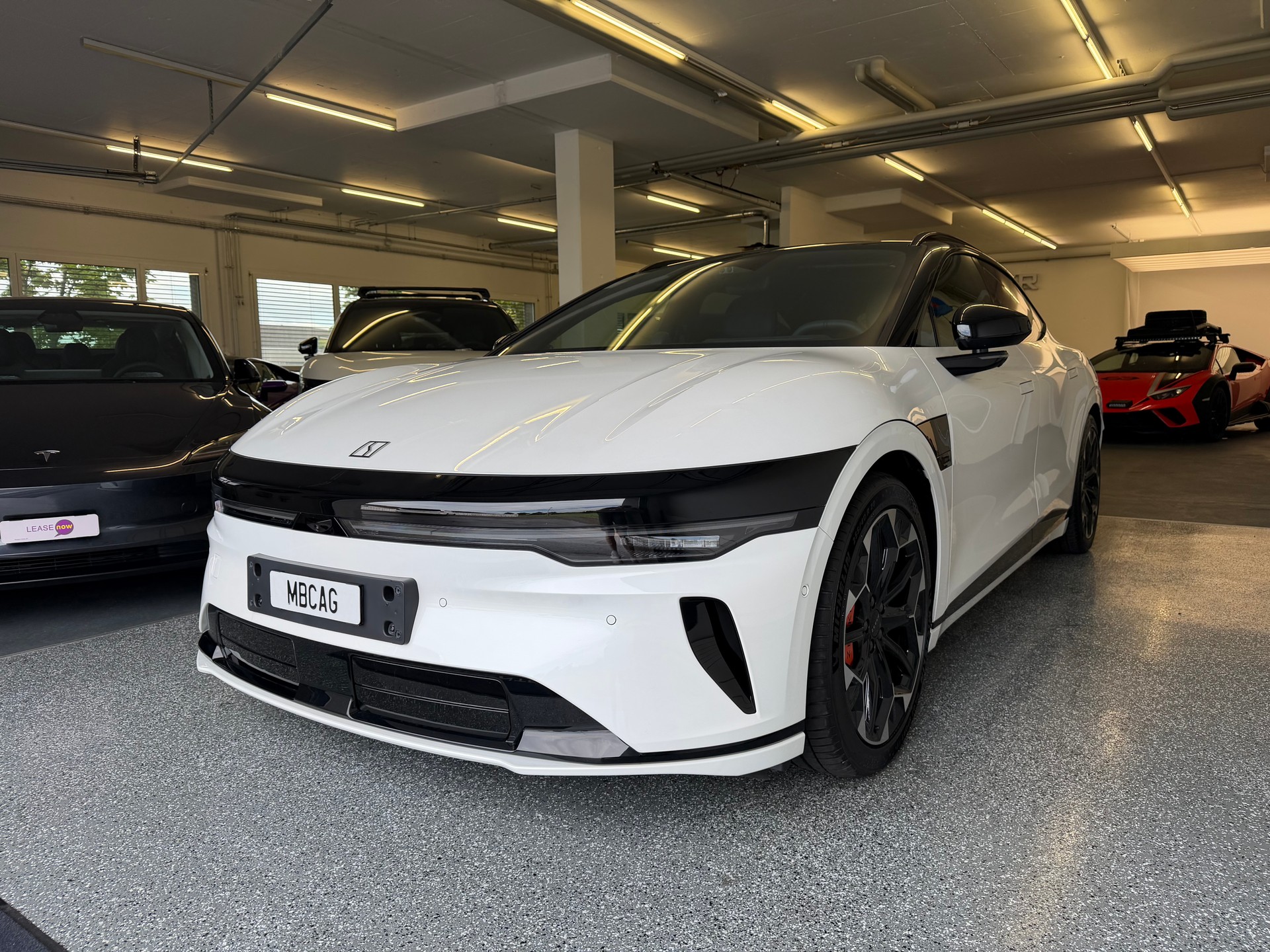 ZEEKR 7GT 100kWh Prvilege Launch Edition AWD "Crystal White"-showroom-element-3