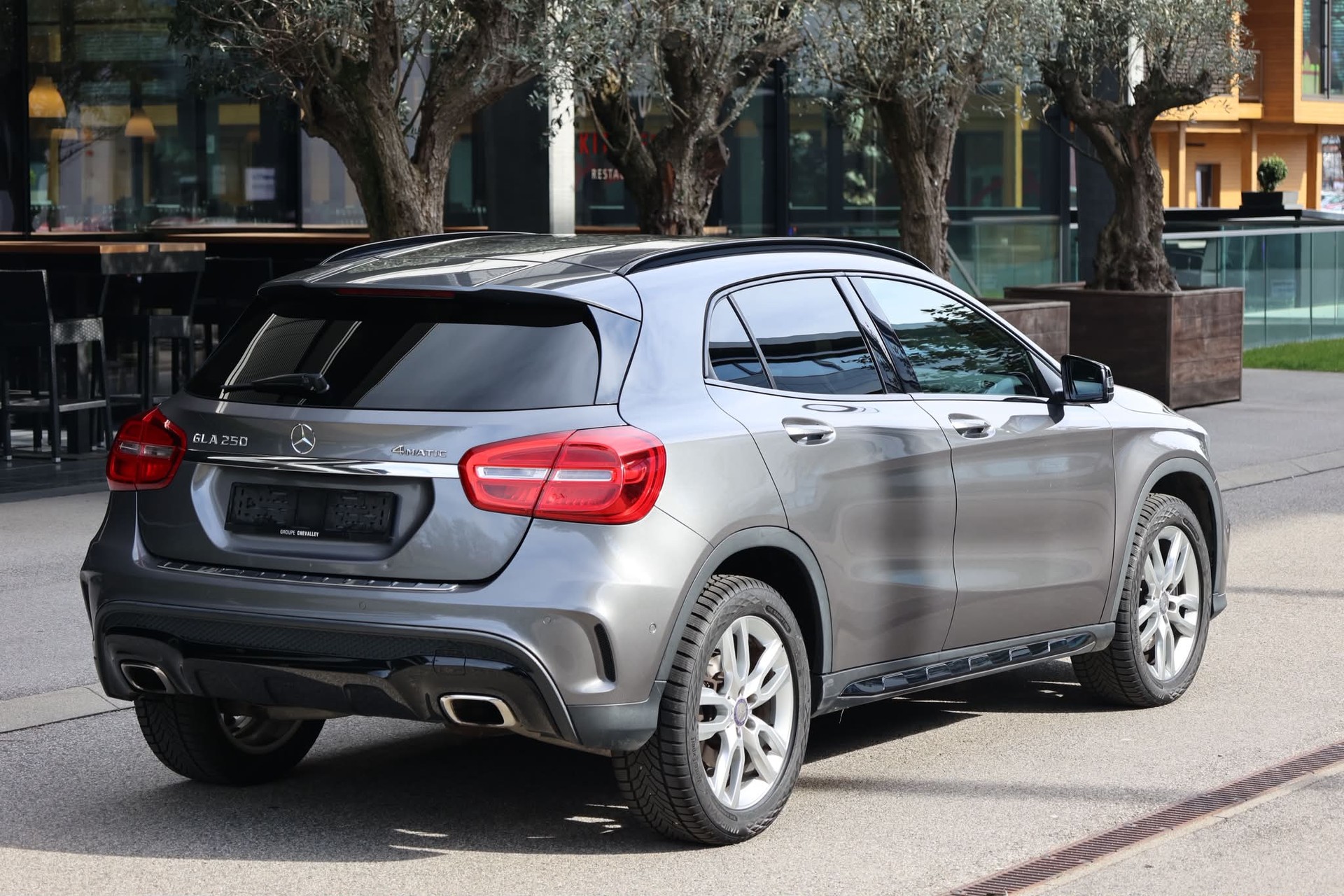 MERCEDES-BENZ GLA 250 AMG Line 4m-image-4