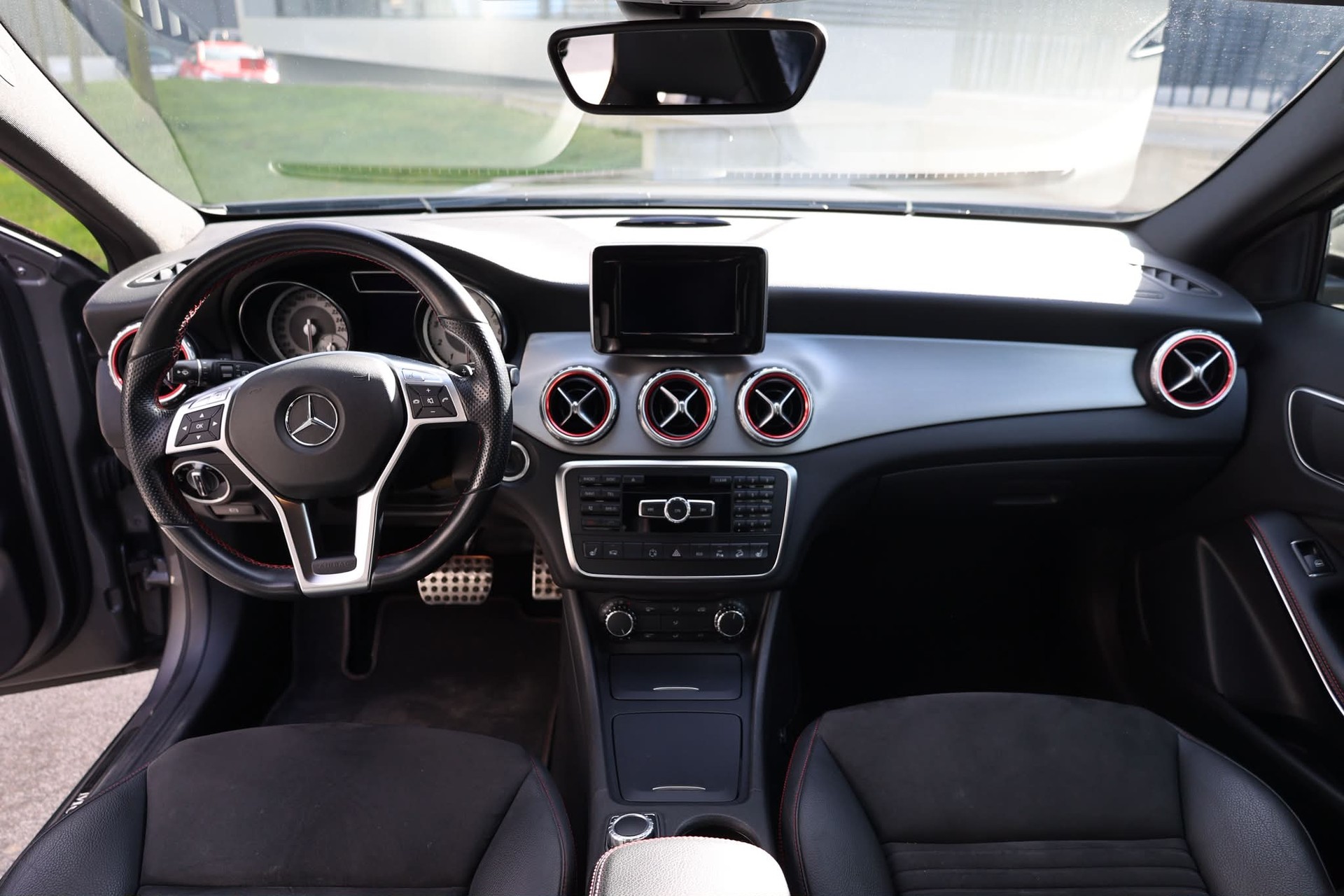 MERCEDES-BENZ GLA 250 AMG Line 4m-image-5