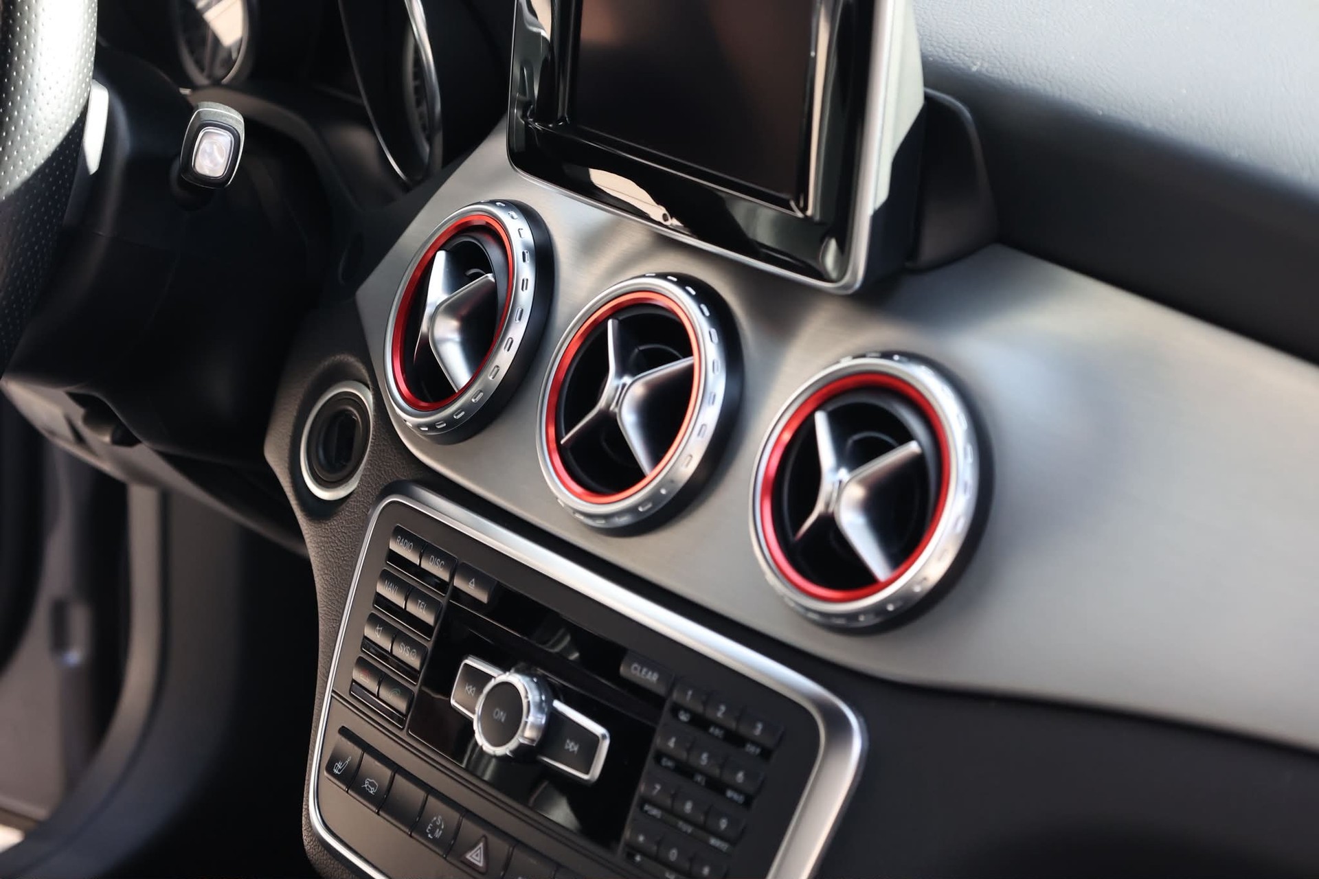 MERCEDES-BENZ GLA 250 AMG Line 4m-image-7