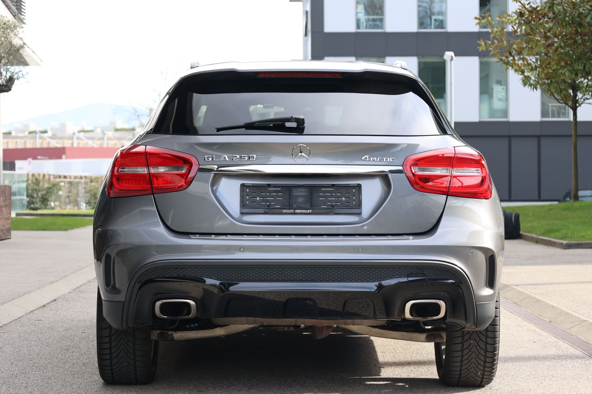 MERCEDES-BENZ GLA 250 AMG Line 4m-image-3