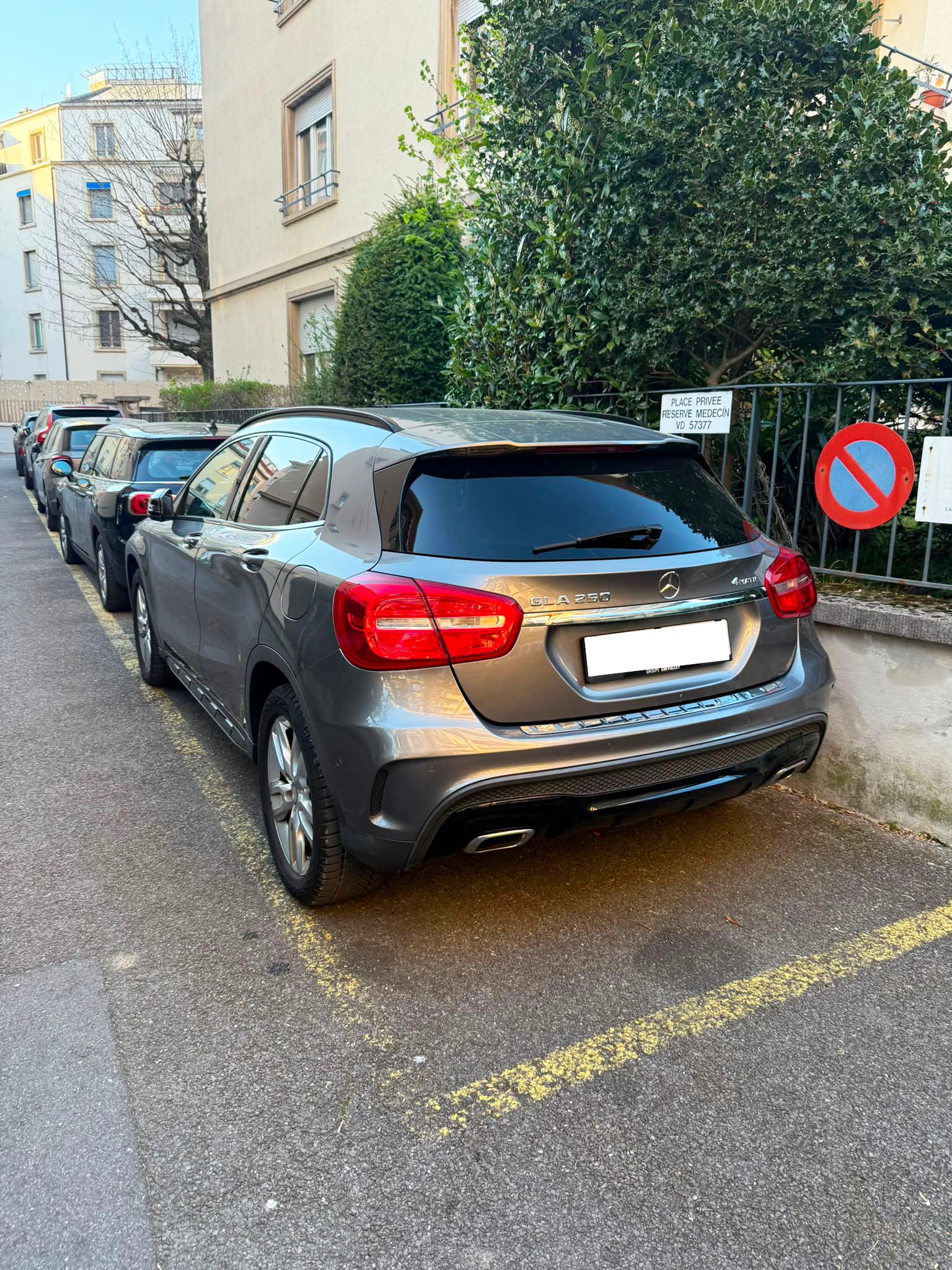 MERCEDES-BENZ GLA 250 AMG Line 4m-image-9
