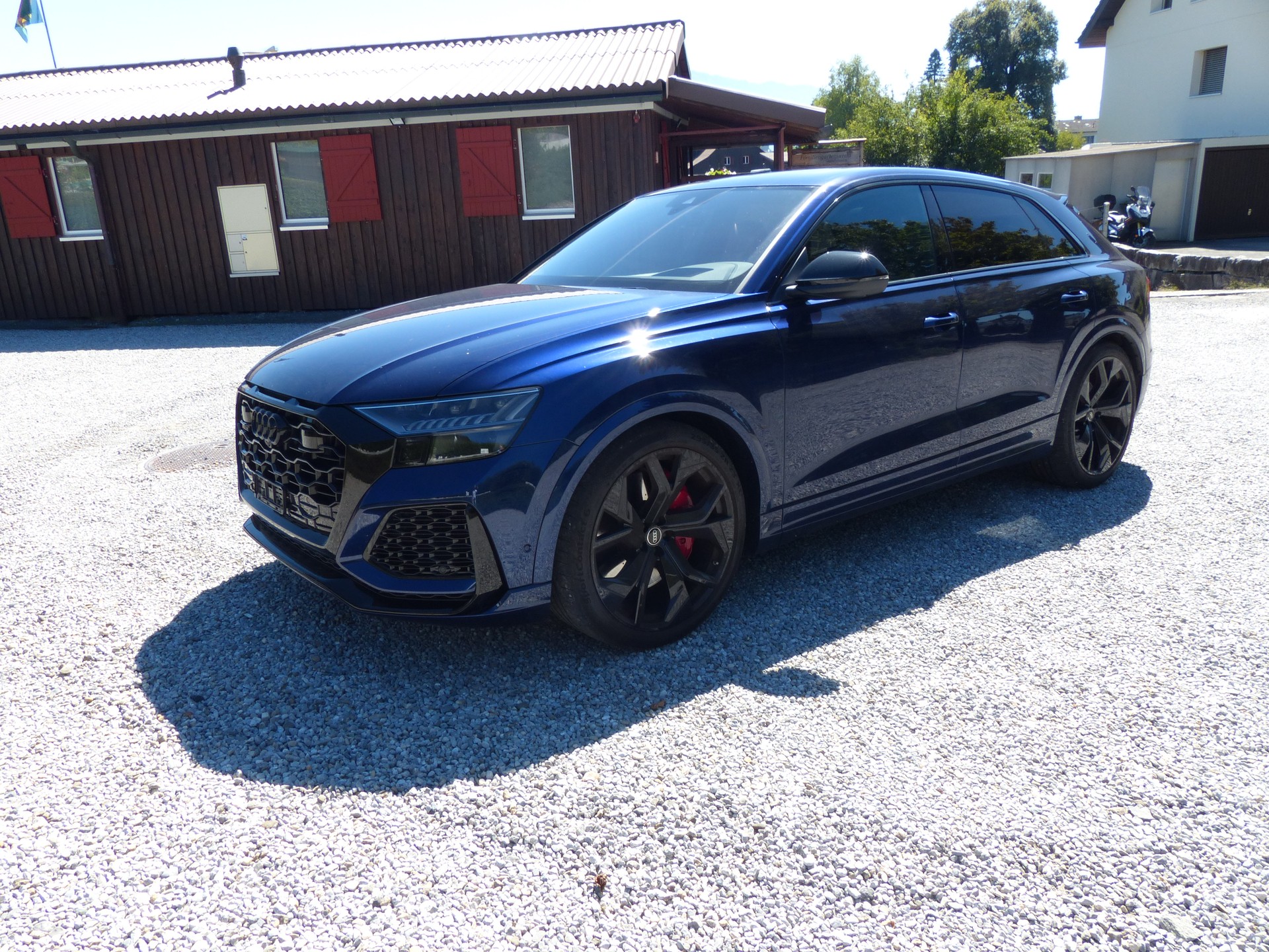 AUDI RSQ8 quattro tiptronic-showroom-element-2