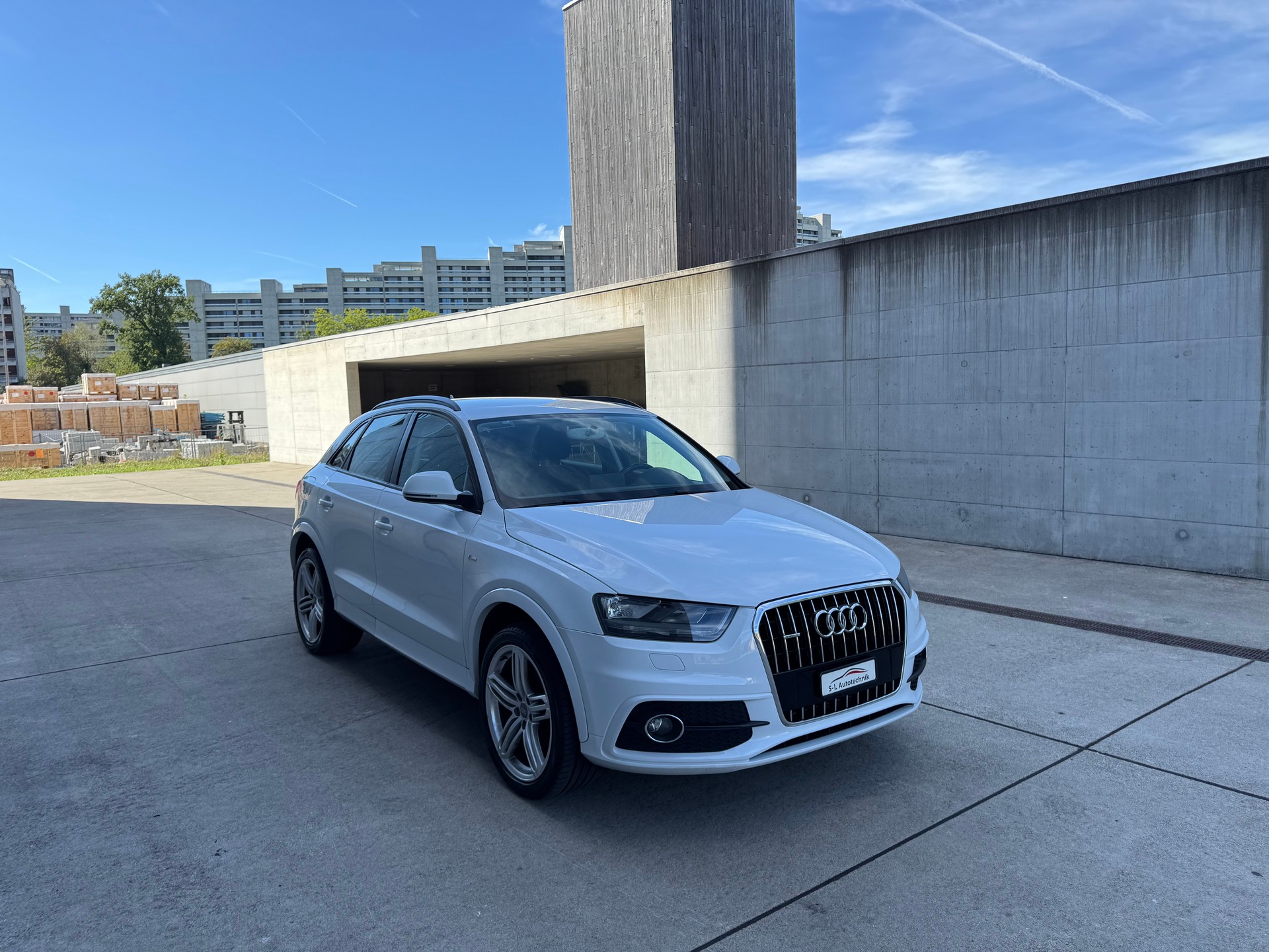 AUDI Q3 2.0 TDI quattro S-tronic-showroom-element-2