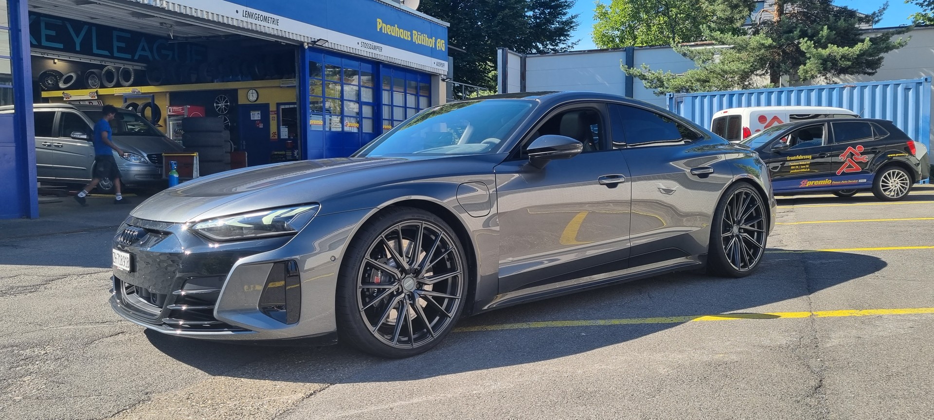 AUDI RS e-tron GT quattro