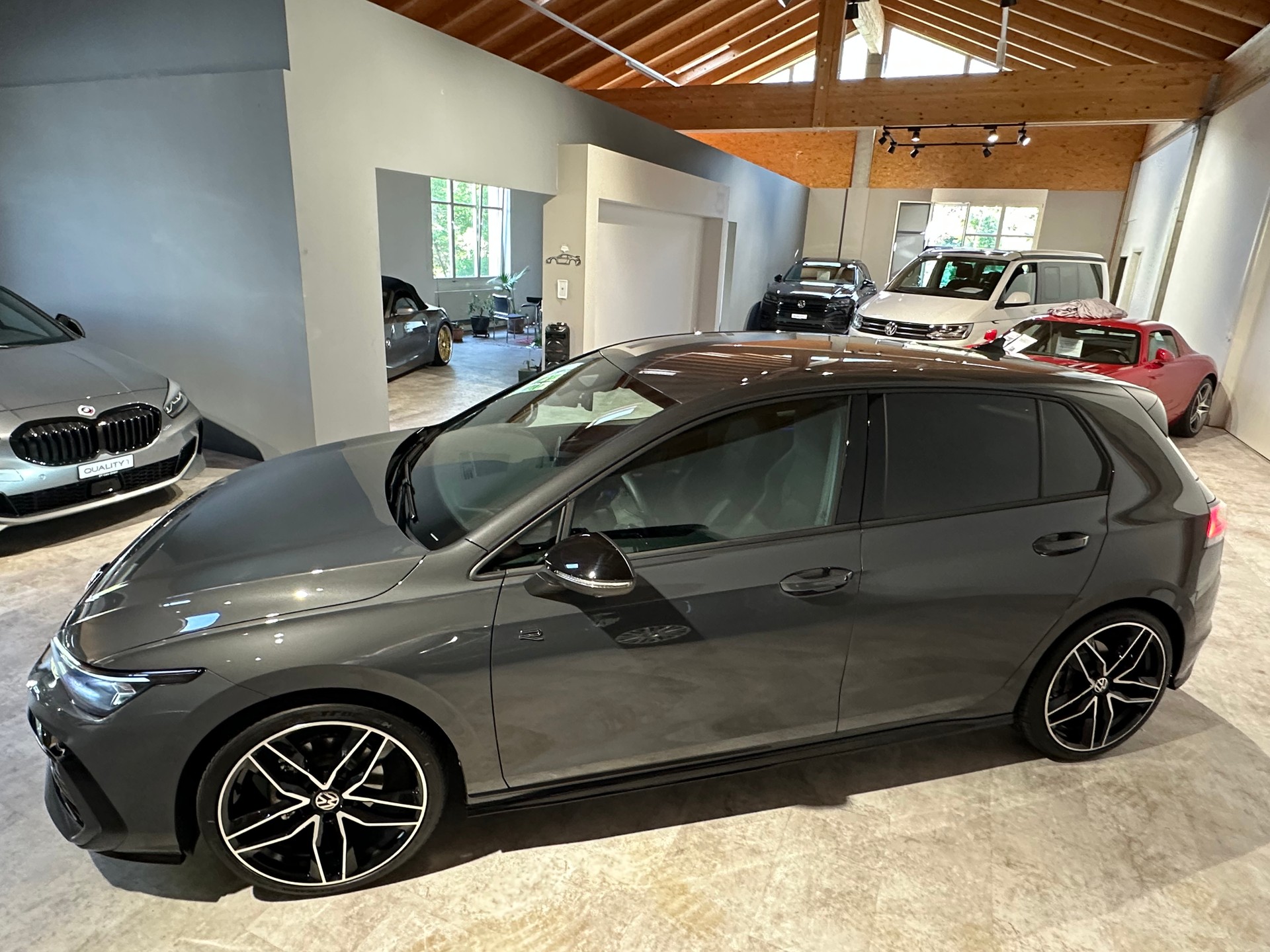 VW Golf 1.5 e TSI mHEV R-Line DSG/Inkl. Werksgarantie und El. AHK (1500 kg)-showroom-element-2
