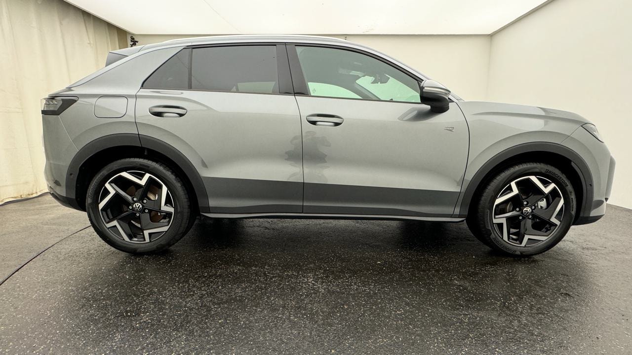 VW T-Roc 1.5 eTSI mHEV R-Line DSG-showroom-element-1