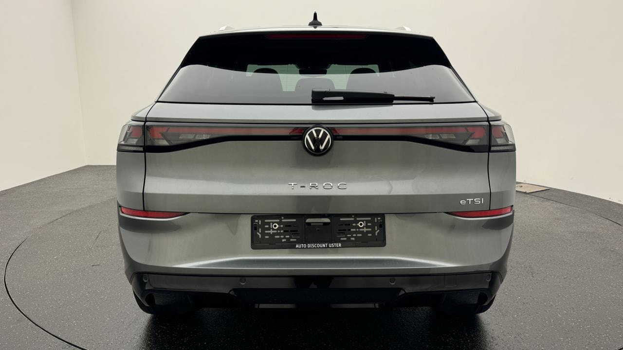 VW T-Roc 1.5 eTSI mHEV R-Line DSG-showroom-element-3