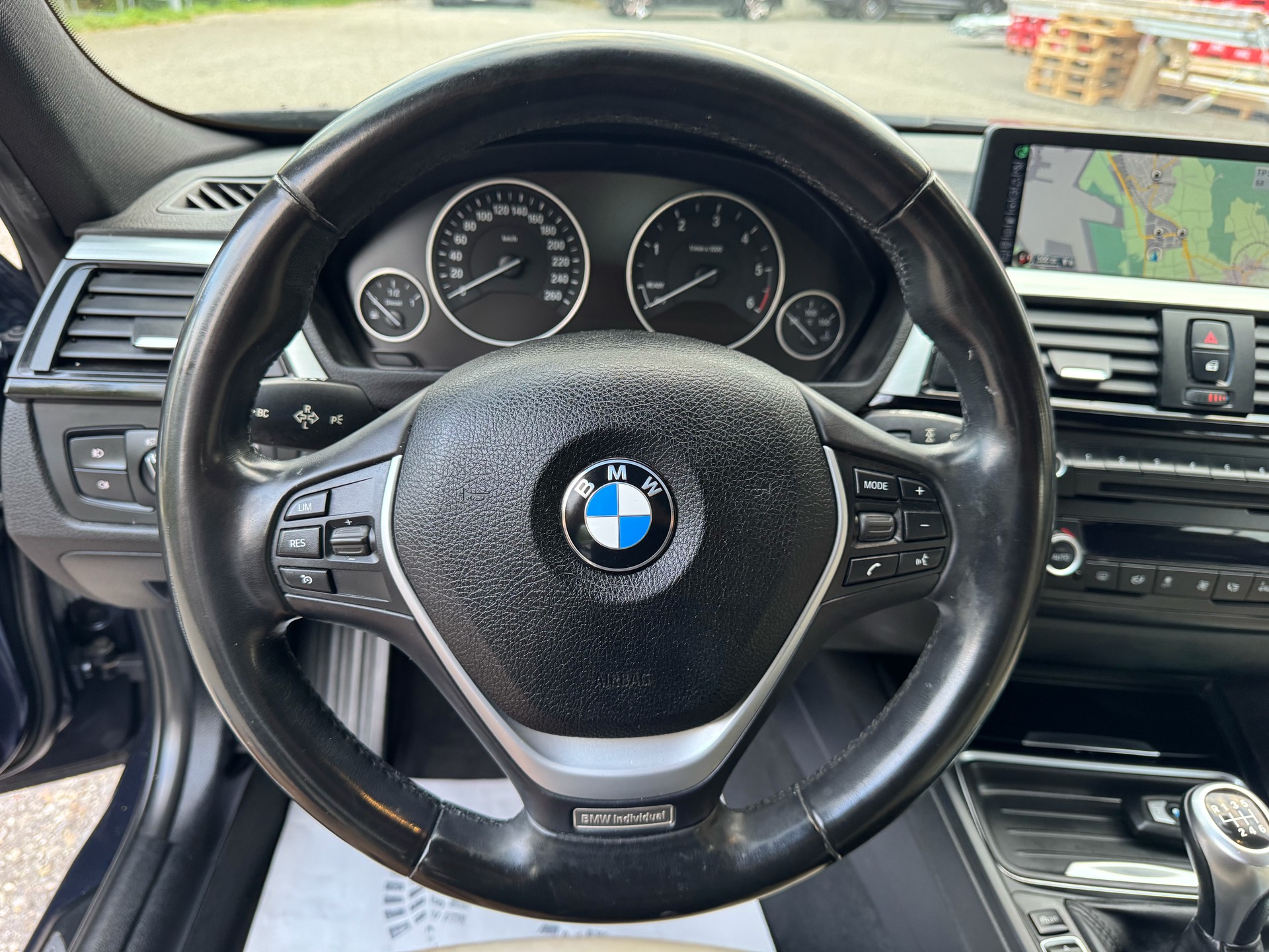 BMW 320d xDrive Touring Luxury Line-image-18