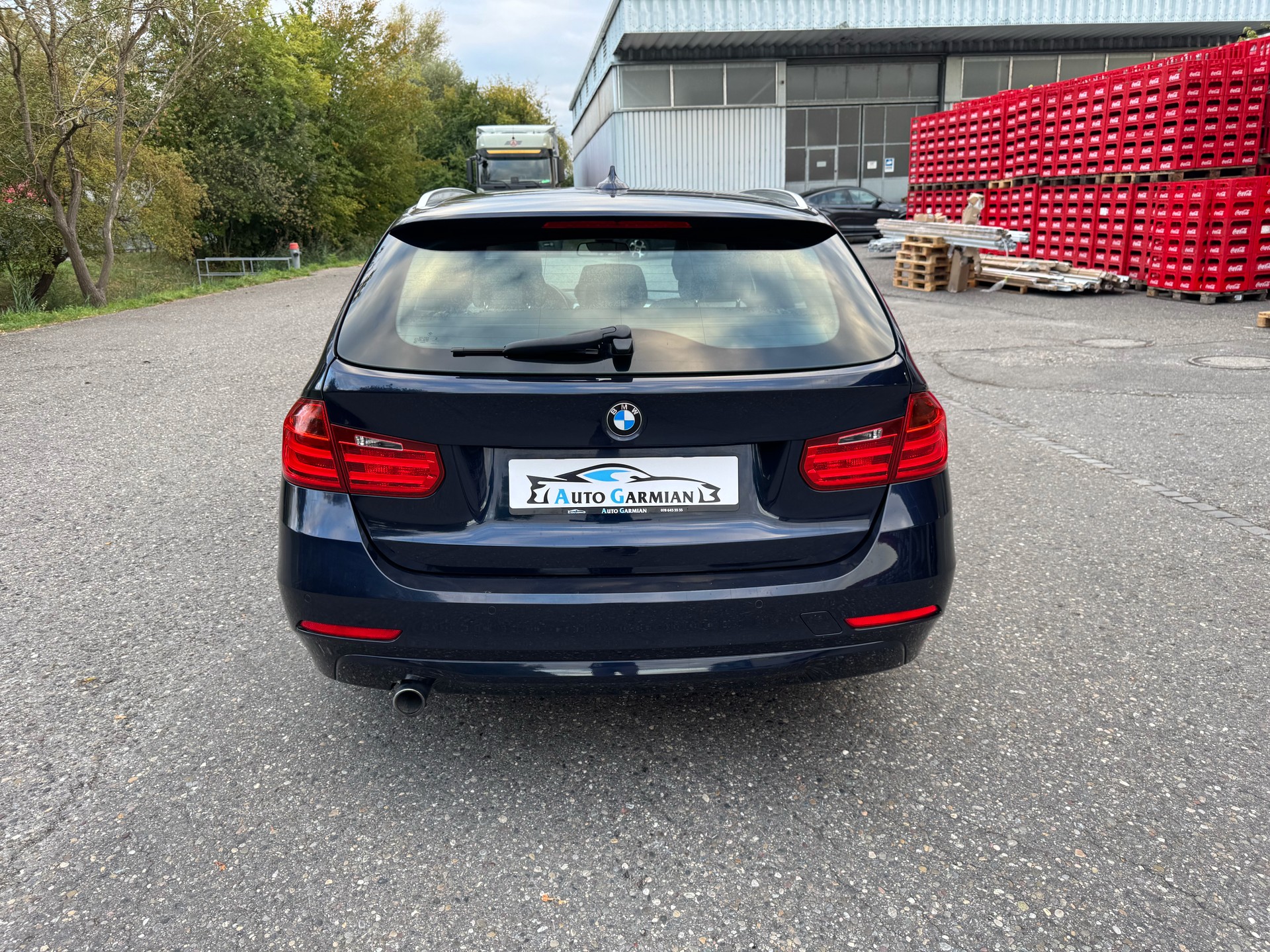 BMW 320d xDrive Touring Luxury Line-showroom-element-3