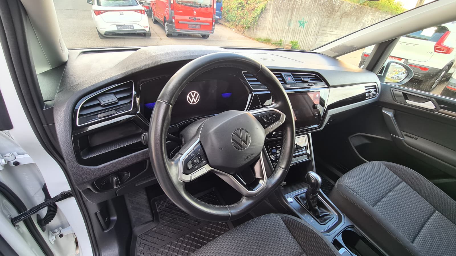VW Touran 2.0 TDI BlueMotion Technology Comfortline DSG ** Gr-Navi ** RF-Kamera ** Abstandsregelsysteme ** Tempomat ** PDC V+H **-image-16