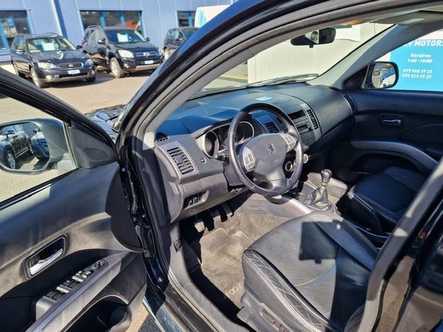 PEUGEOT 4007 2.2 HDi Platinum Edition-image-8