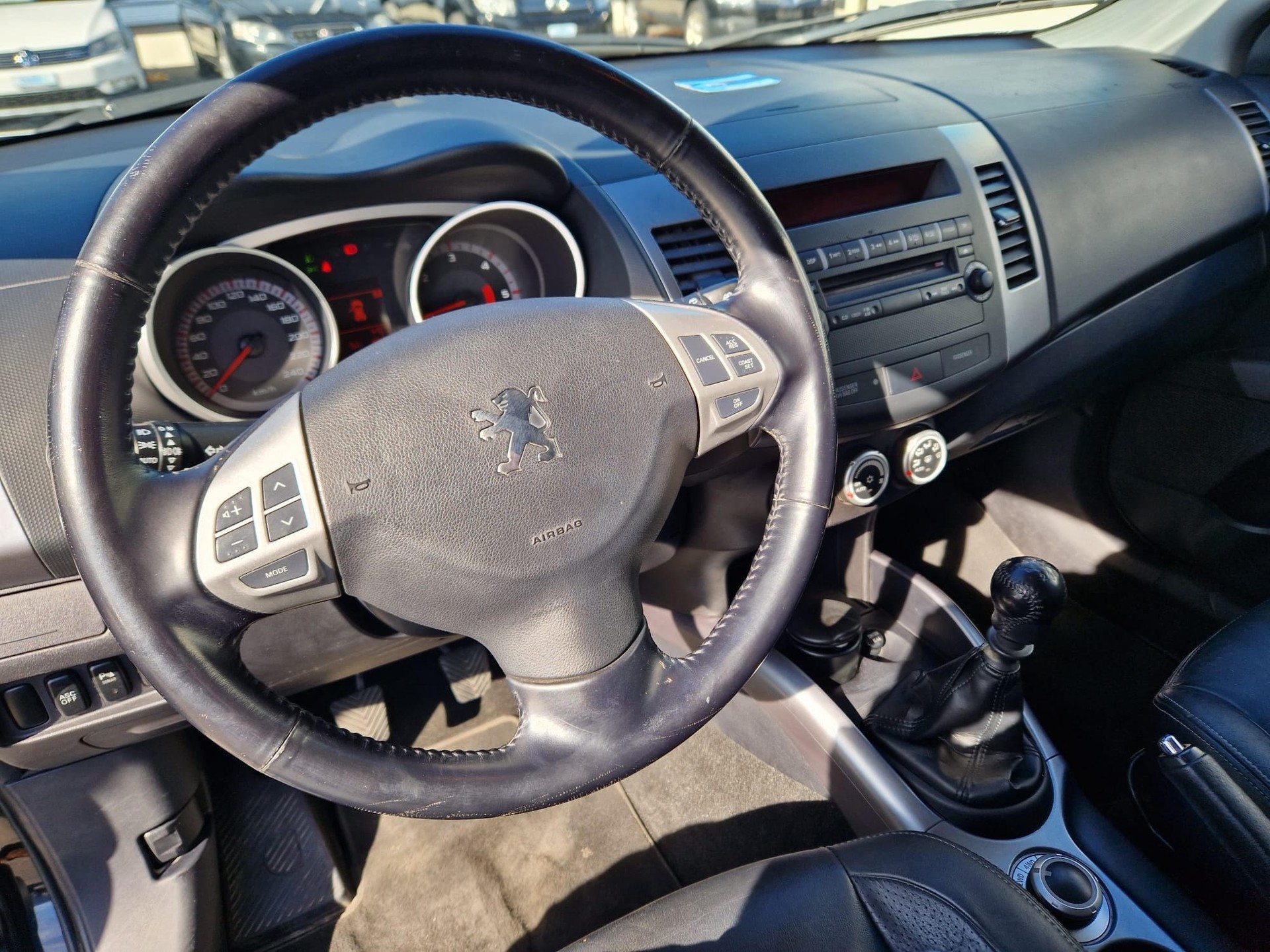 PEUGEOT 4007 2.2 HDi Platinum Edition-image-9