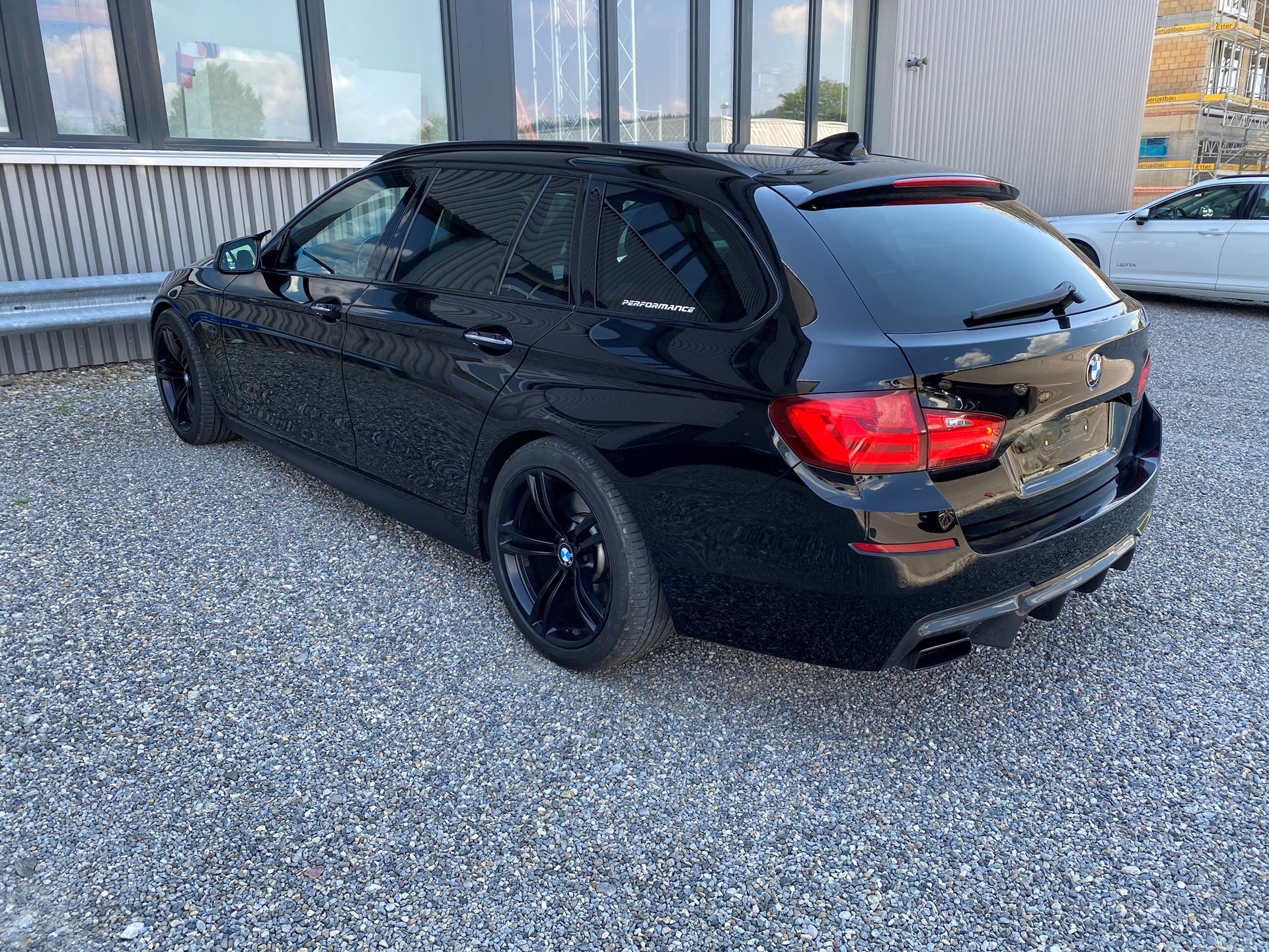 BMW M550d xDrive Touring Steptronic-image-4