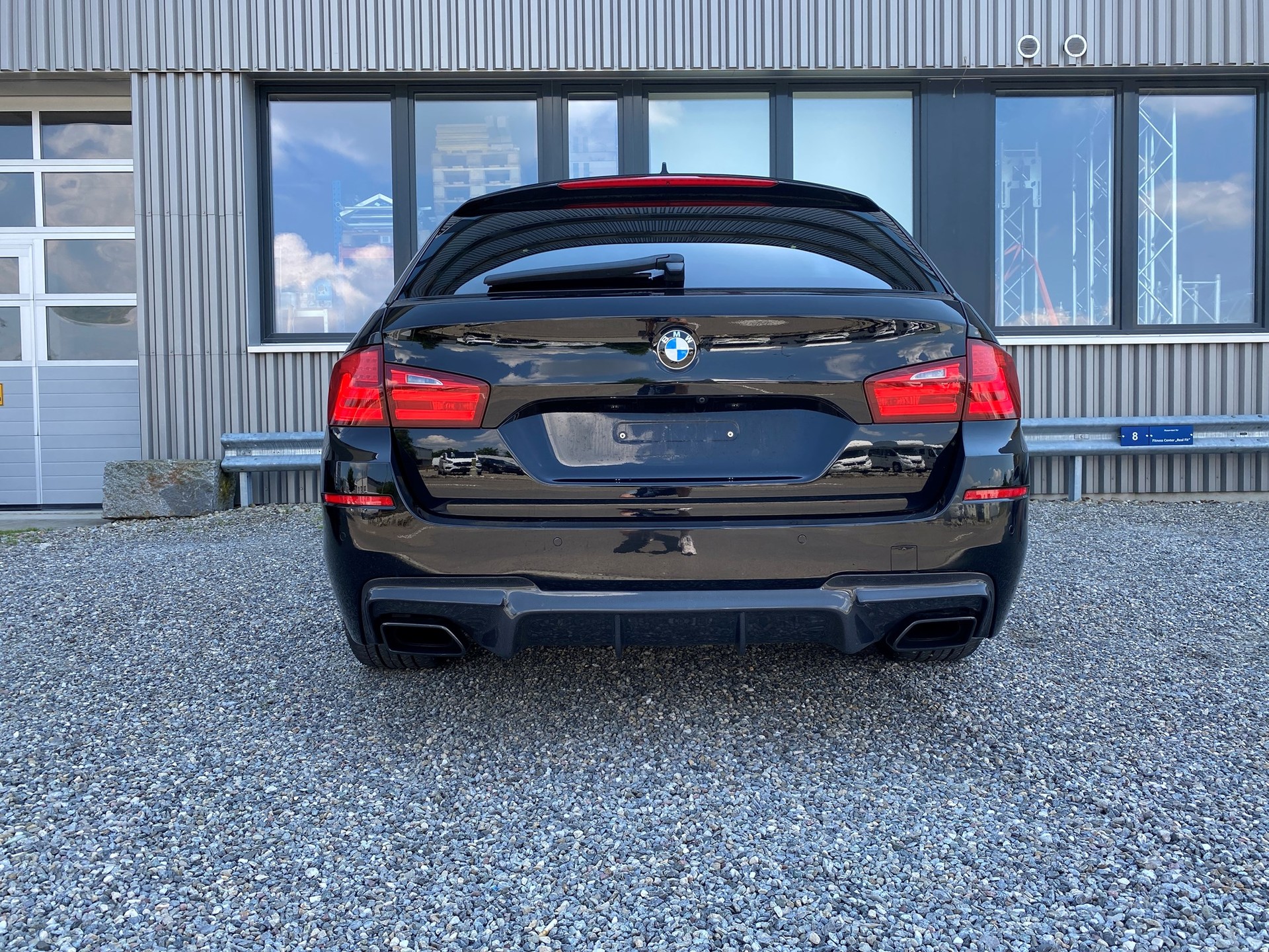 BMW M550d xDrive Touring Steptronic-image-5