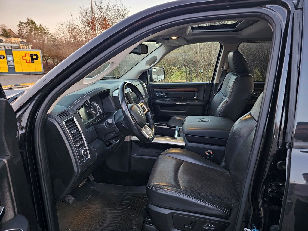 DODGE 1500 3.0 Ecodiesel CrewCab Laramie 4x4-image-12