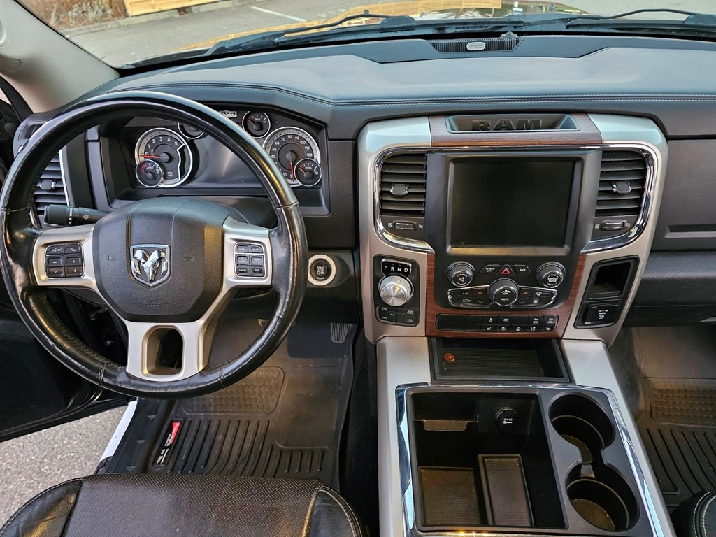 DODGE 1500 3.0 Ecodiesel CrewCab Laramie 4x4-image-18
