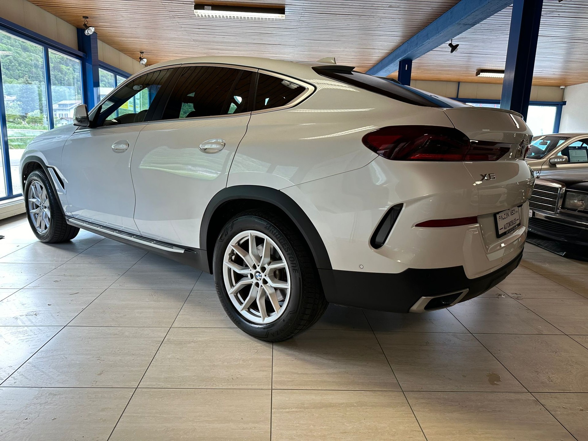 BMW X6 40i xDrive-showroom-element-3
